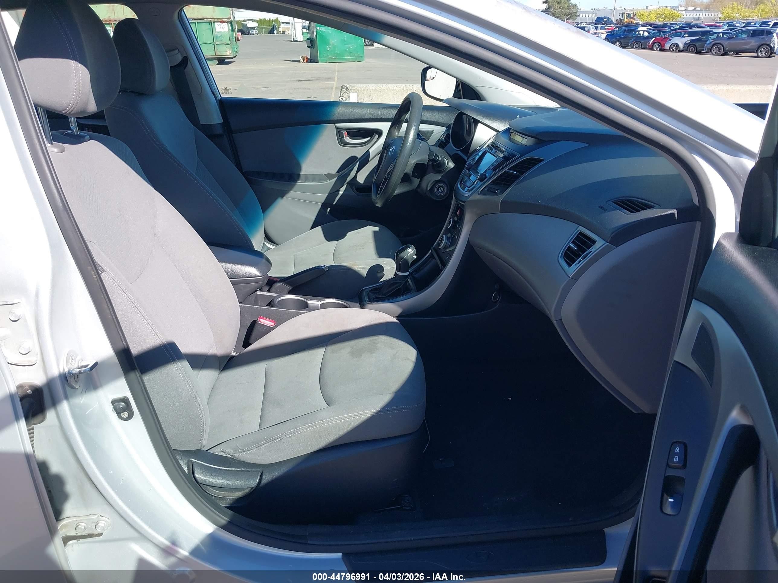 2014 Hyundai Elantra Se Silver vin: KMHDH4AE1EU174019