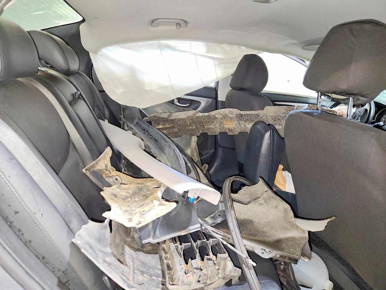 2015 Hyundai Elantra Limited Серебряный vin: KMHDH4AE1FU258343