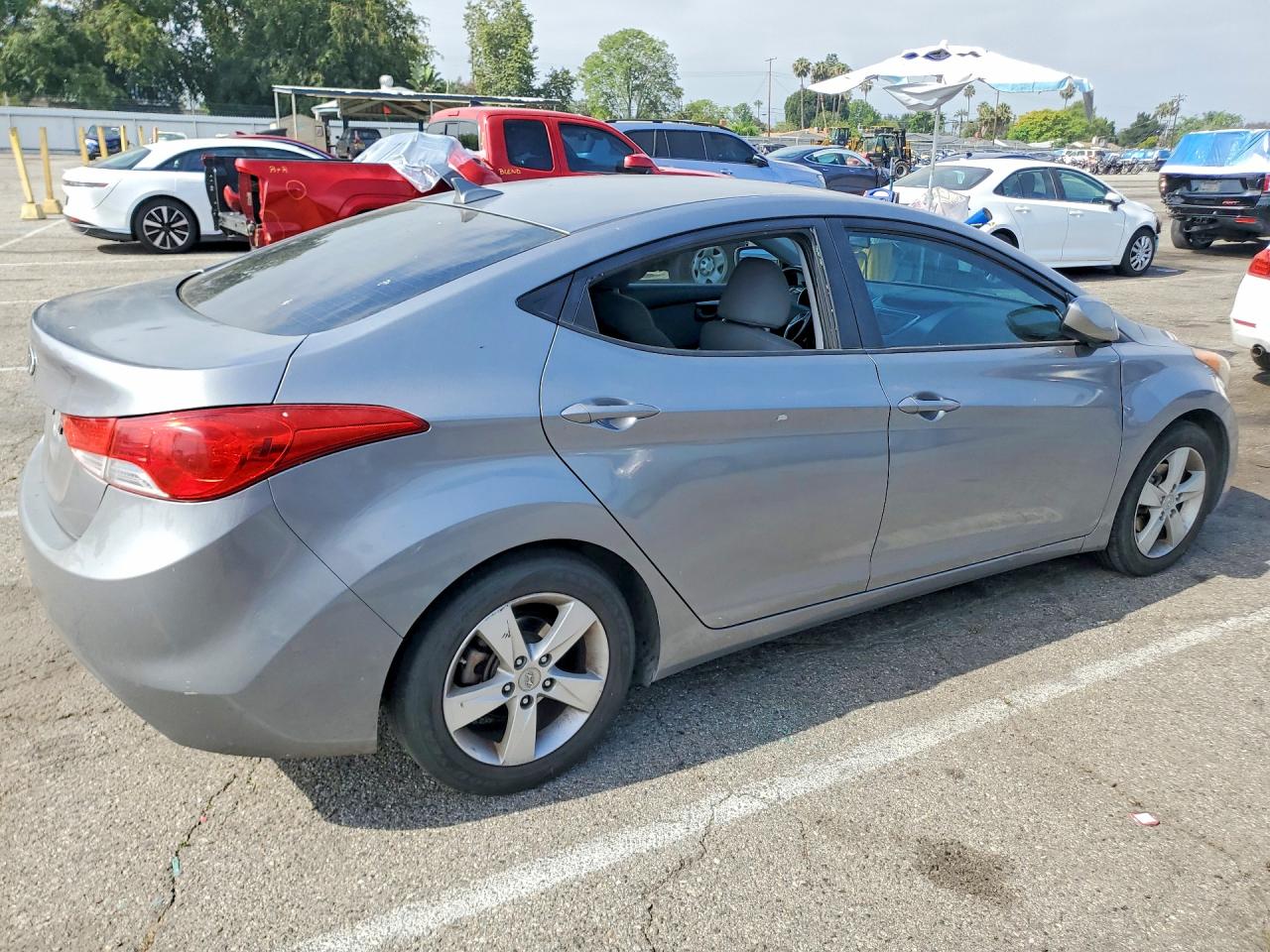 2011 Hyundai Elantra Silver vin: KMHDH4AE2BU152817