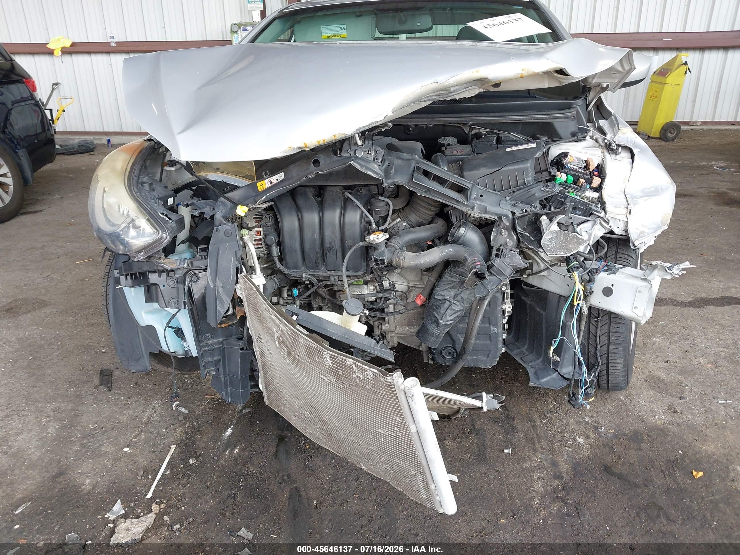 2013 Hyundai Elantra Gls Silver vin: KMHDH4AE2DU580261