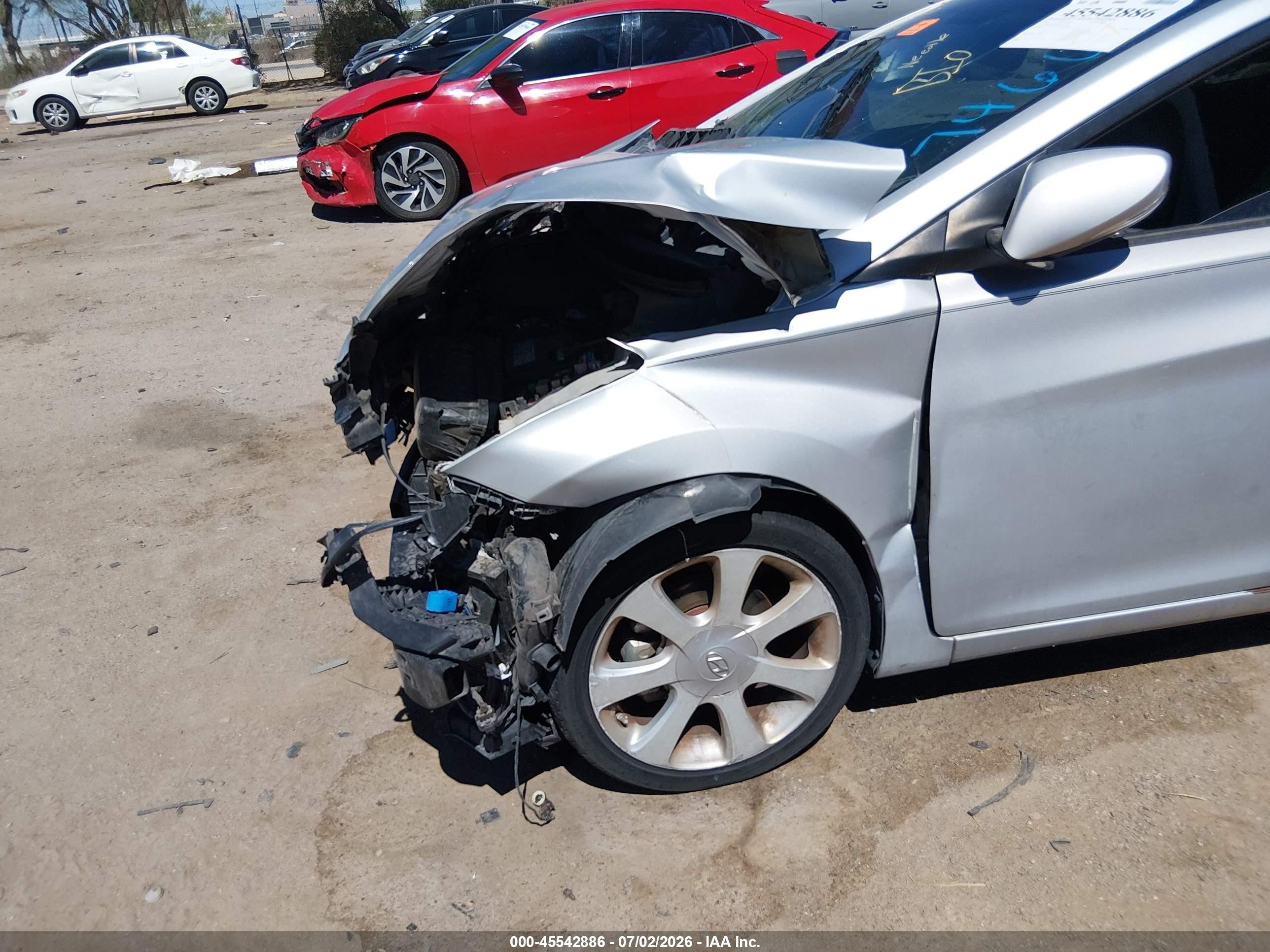 2013 Hyundai Elantra Limited Silver vin: KMHDH4AE2DU746696