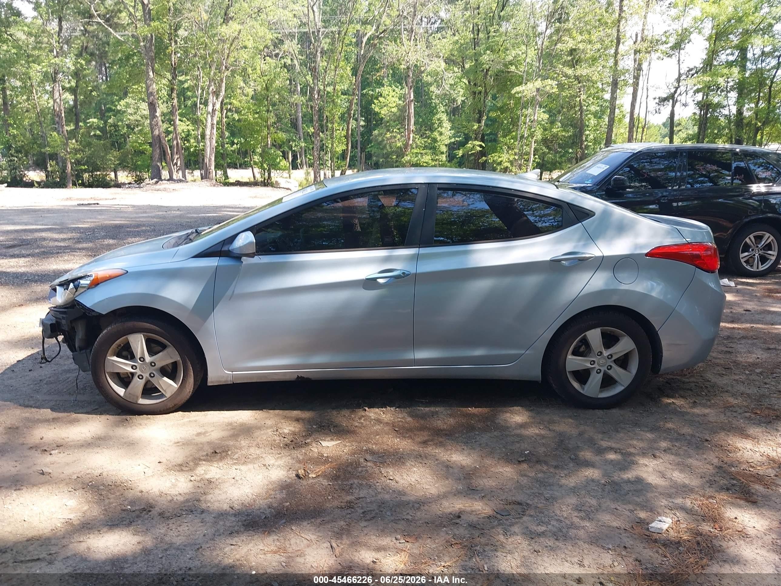 2013 Hyundai Elantra Gls Light Blue vin: KMHDH4AE2DU750361