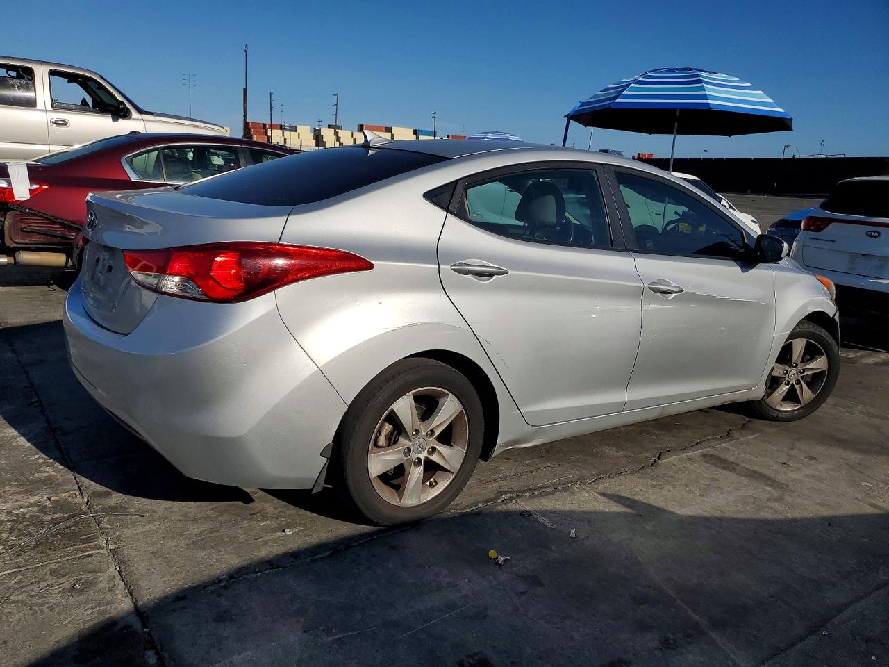 2013 Hyundai Elantra Gls Серебряный vin: KMHDH4AE2DU750876