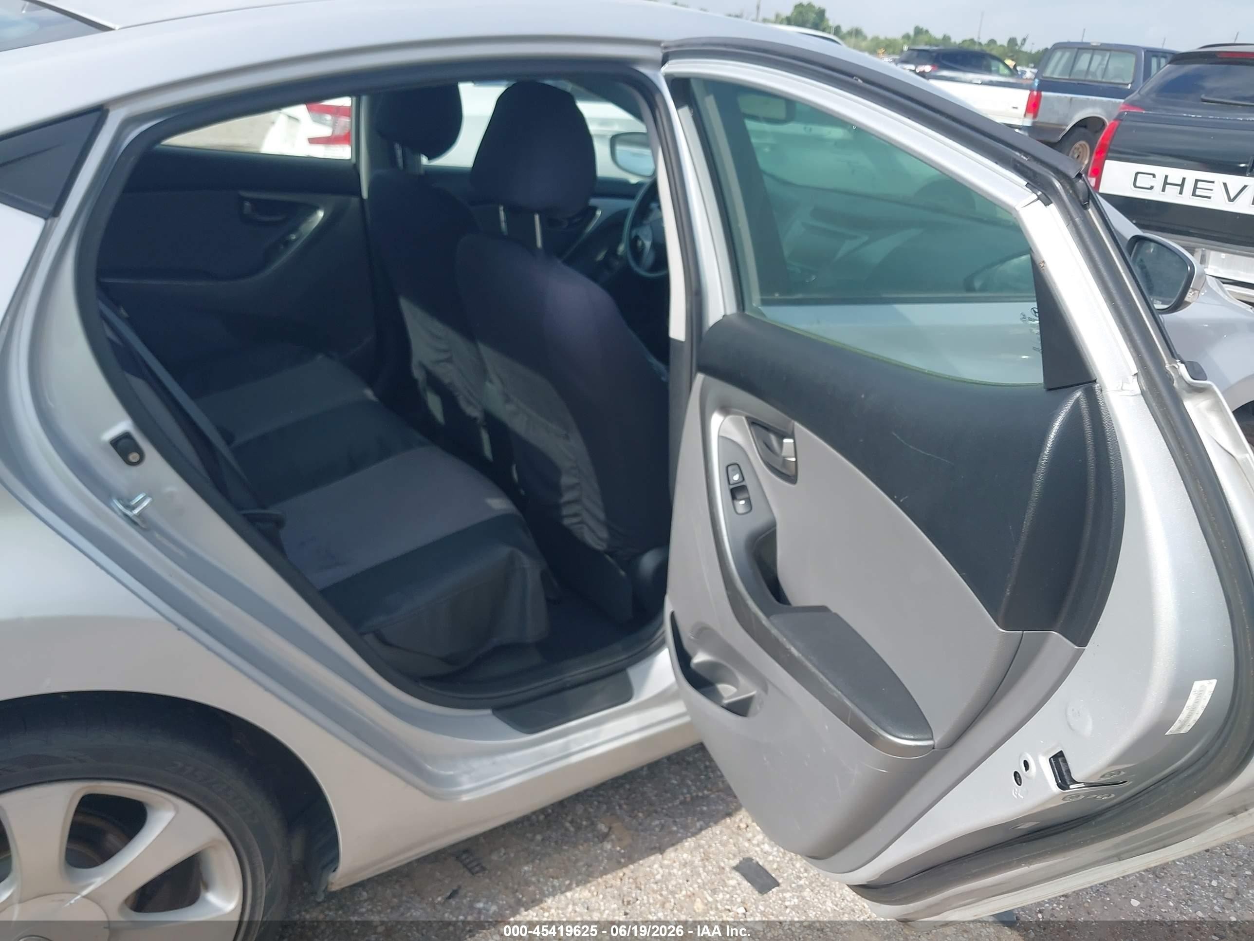 2013 Hyundai Elantra Limited Silver vin: KMHDH4AE2DU787393