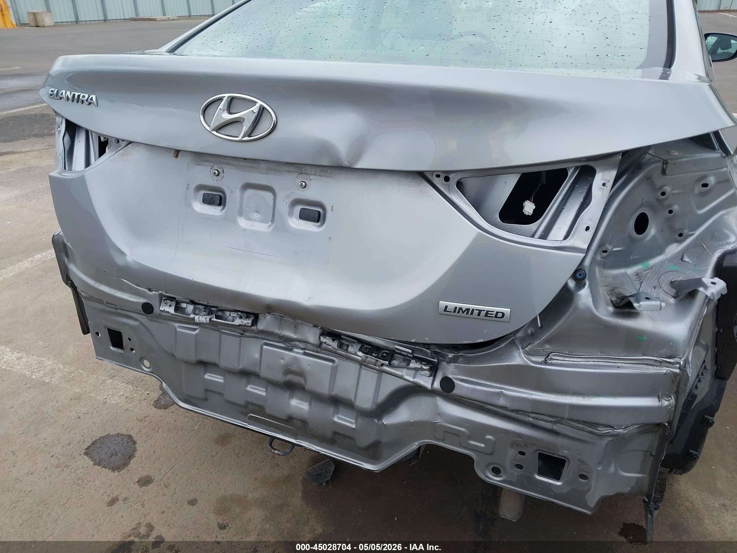 2013 Hyundai Elantra Limited Silver vin: KMHDH4AE2DU853456
