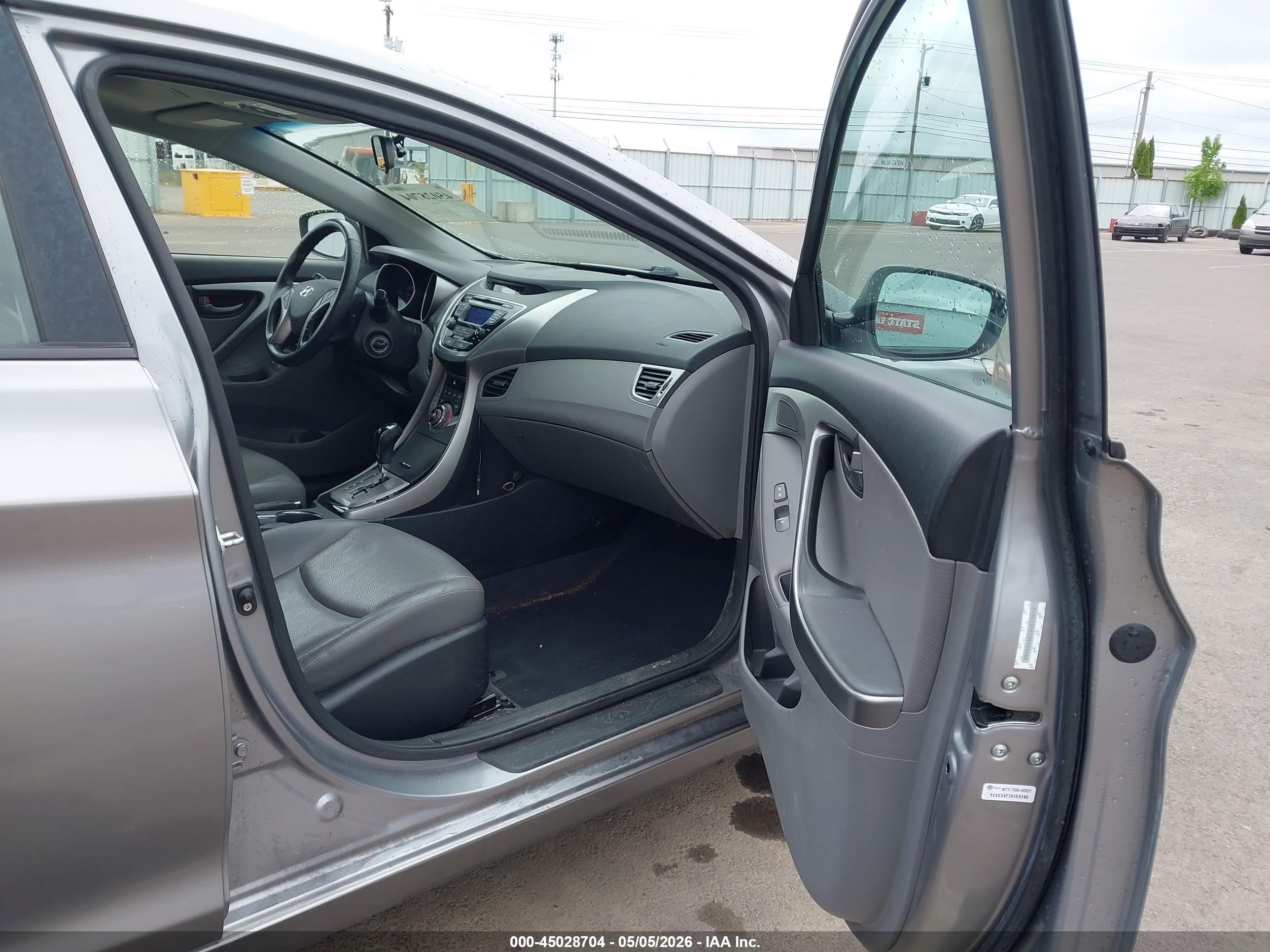 2013 Hyundai Elantra Limited Silver vin: KMHDH4AE2DU853456