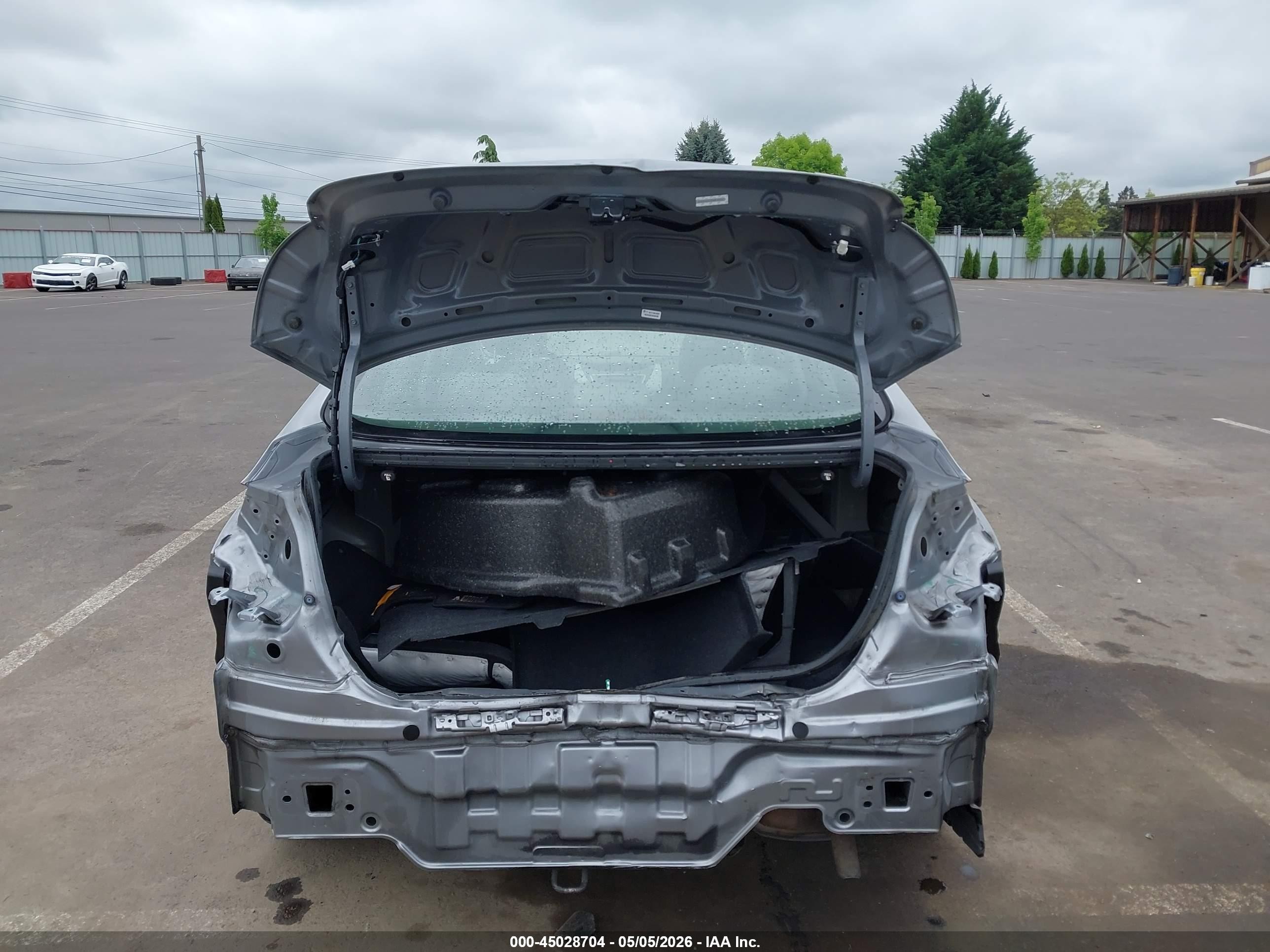 2013 Hyundai Elantra Limited Silver vin: KMHDH4AE2DU853456