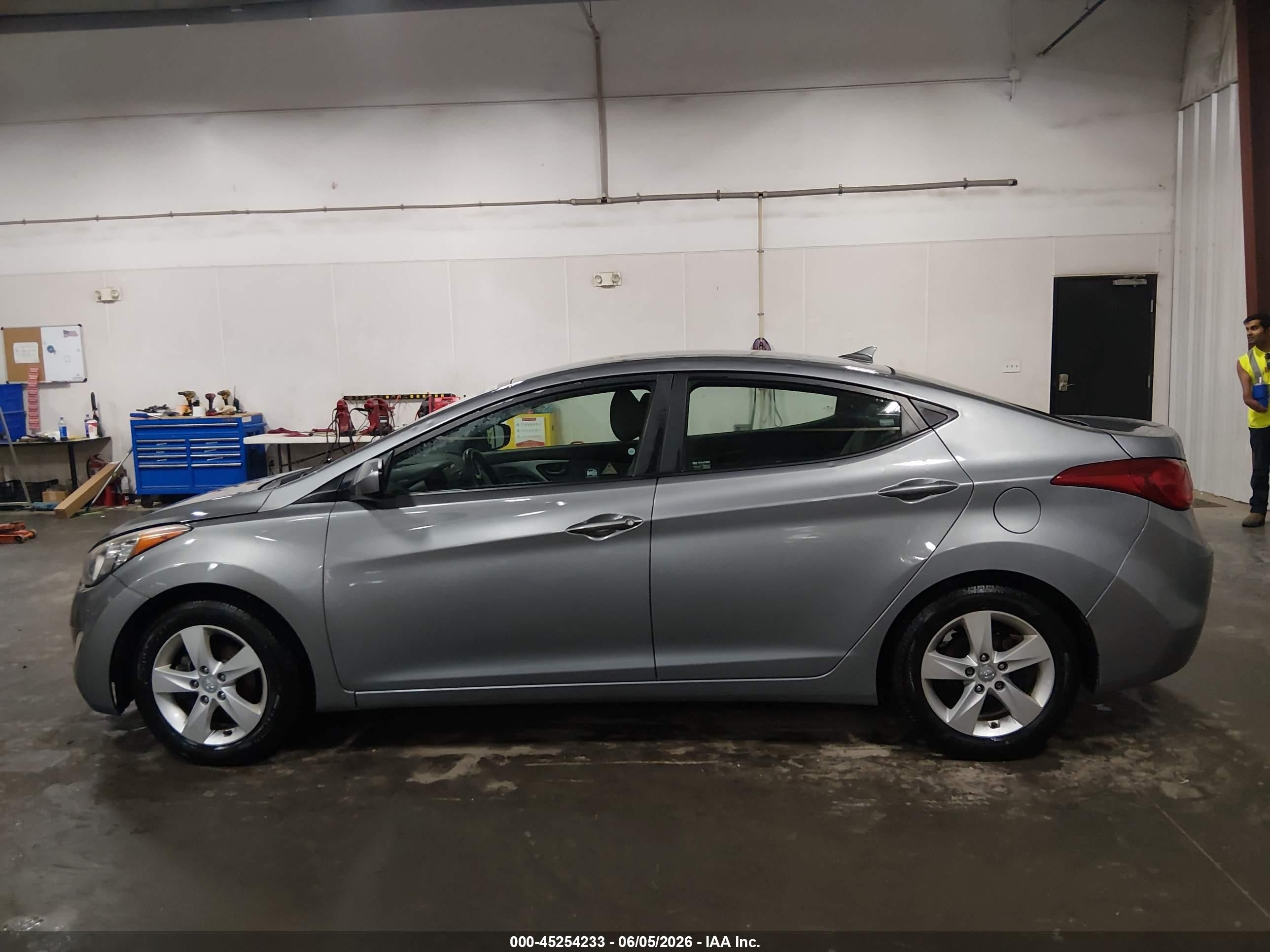 2013 Hyundai Elantra Gls (ulsan Plant) Gray vin: KMHDH4AE2DU919116