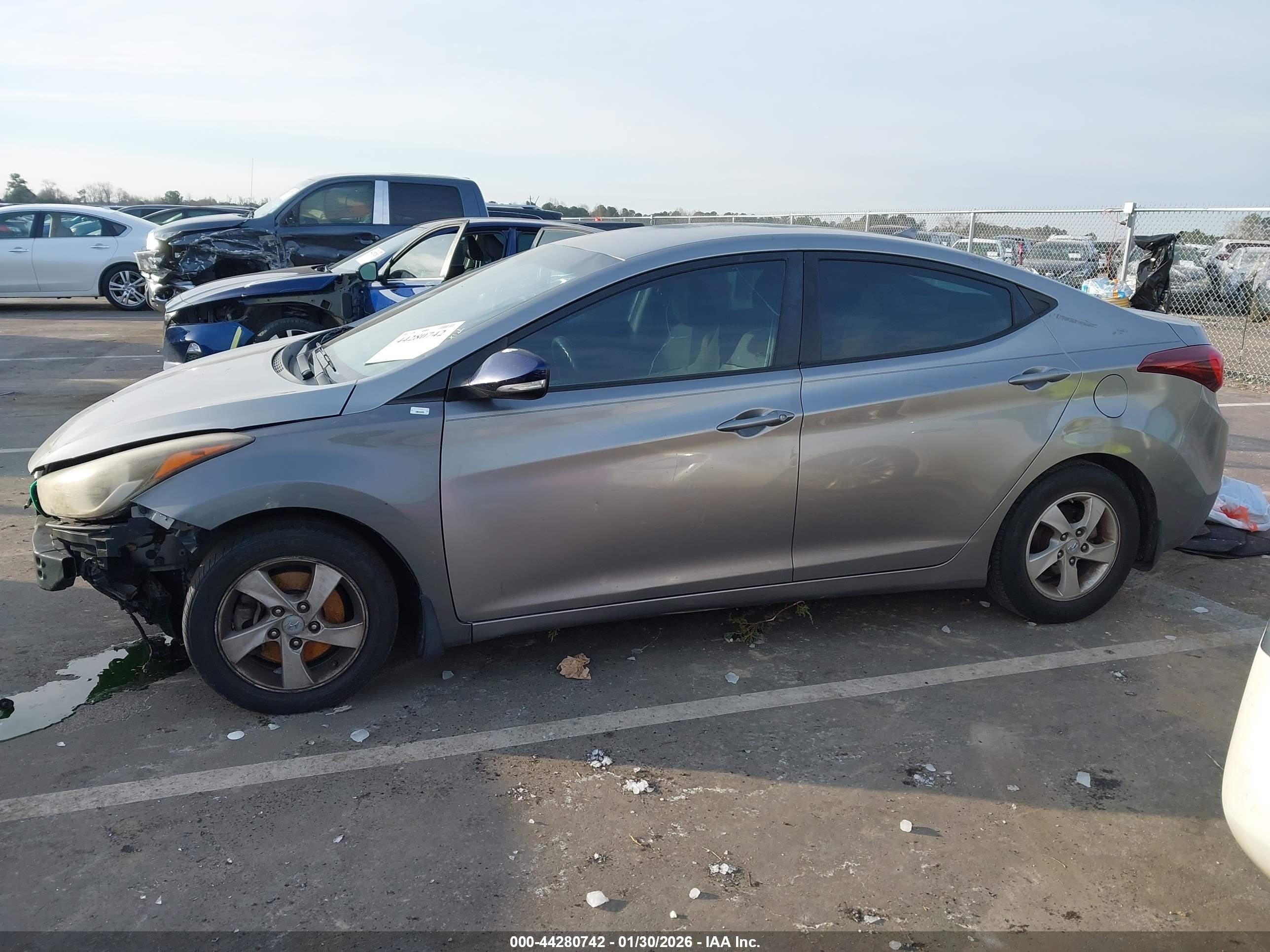 2014 Hyundai Elantra Se Beige vin: KMHDH4AE2EU091439
