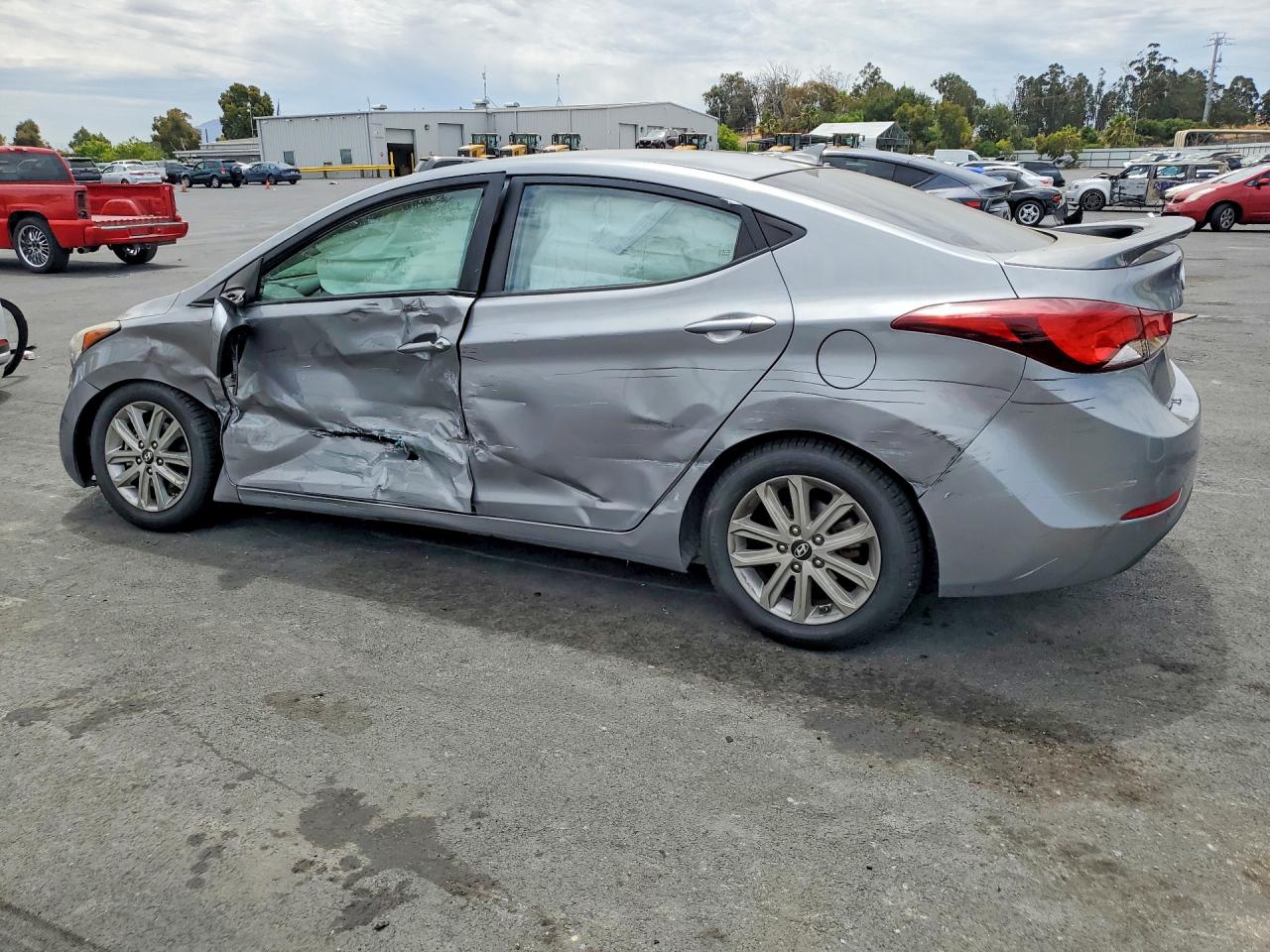 2015 Hyundai Elantra Silver vin: KMHDH4AE2FU224508