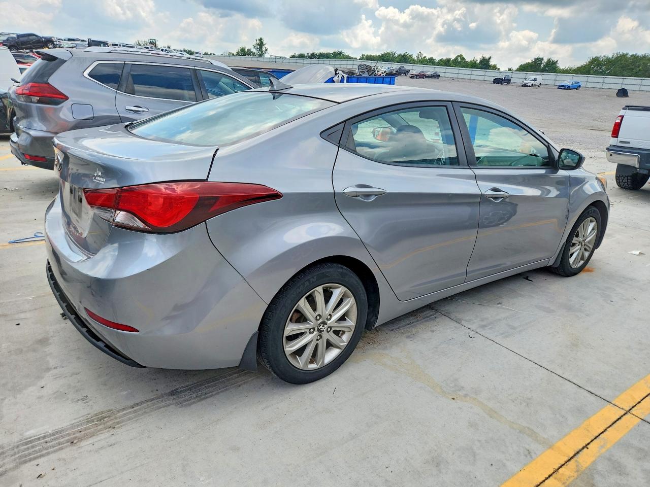 2015 Hyundai Elantra Silver vin: KMHDH4AE2FU249781