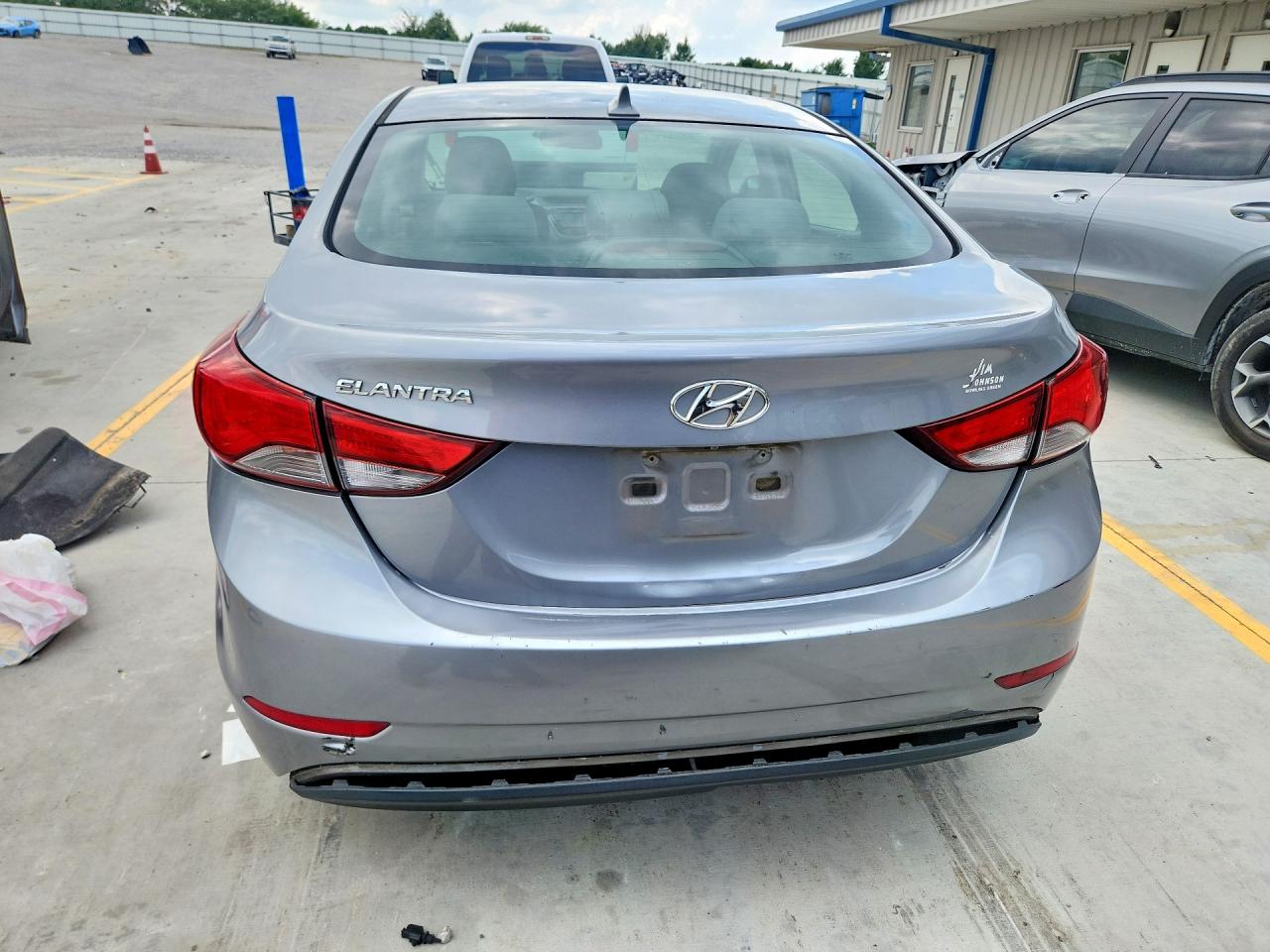 2015 Hyundai Elantra Silver vin: KMHDH4AE2FU249781