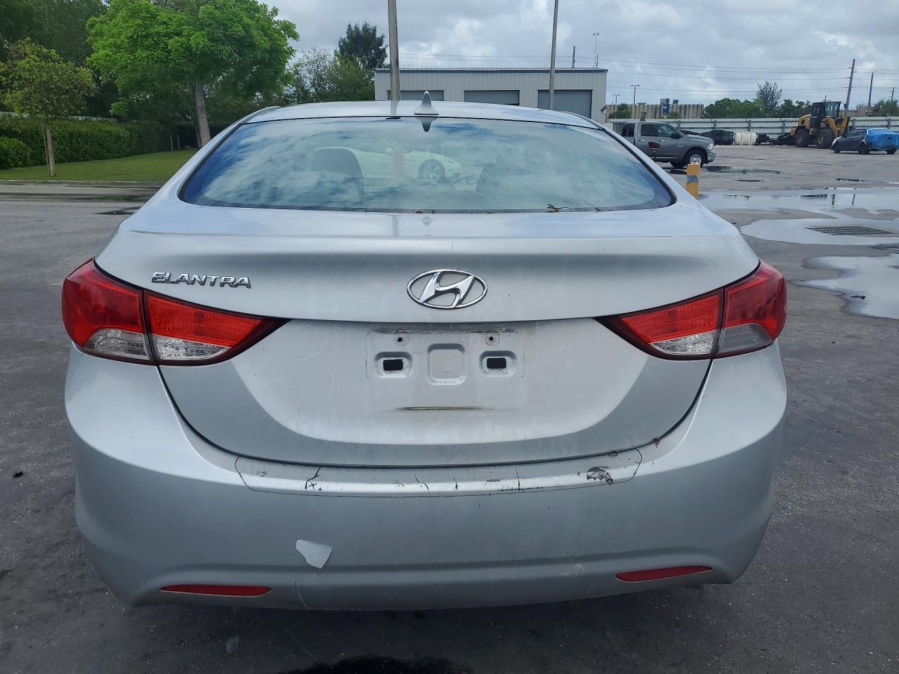 2012 Hyundai Elantra Silver vin: KMHDH4AE3CU328761