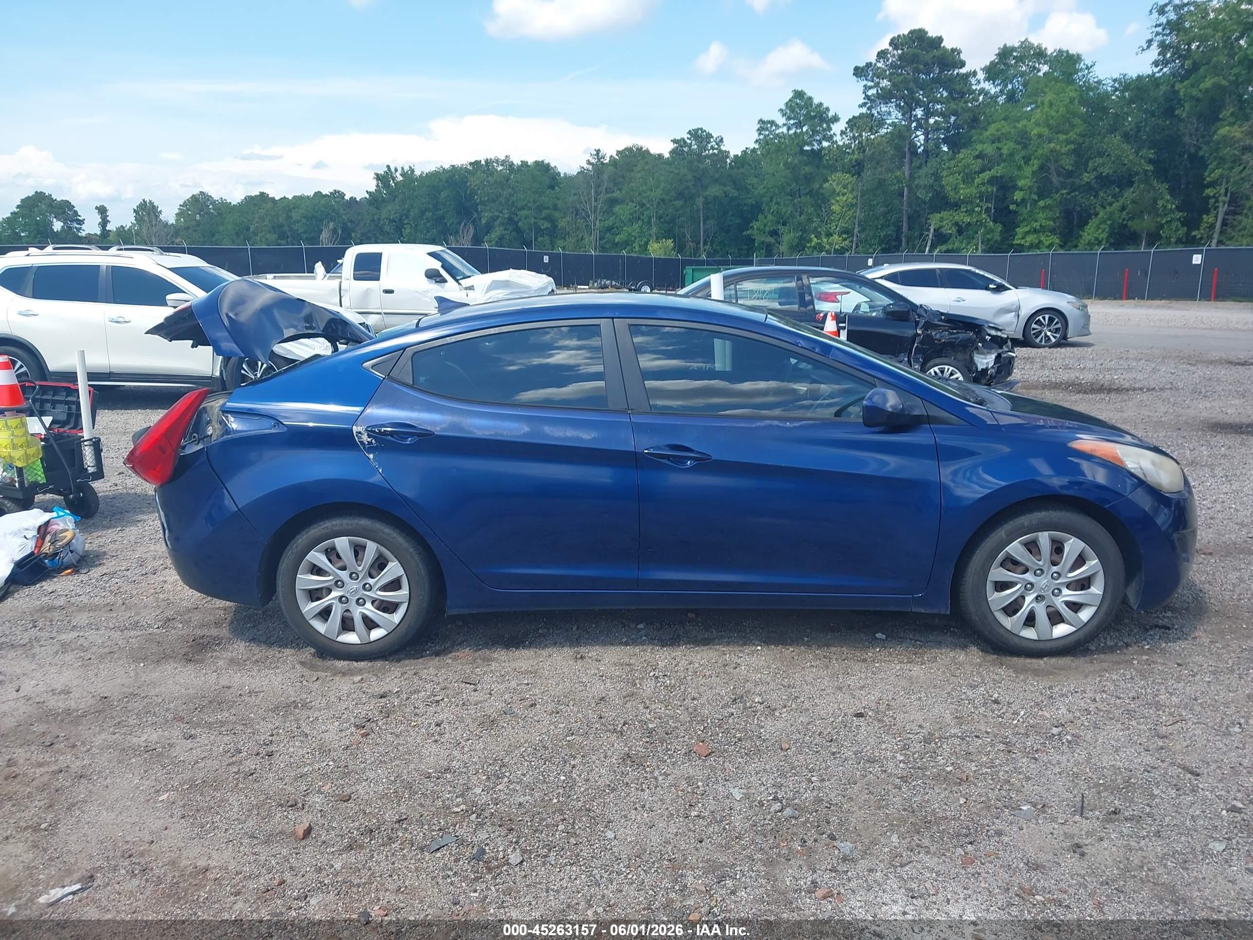 2013 Hyundai Elantra Gls Blue vin: KMHDH4AE3DU594623