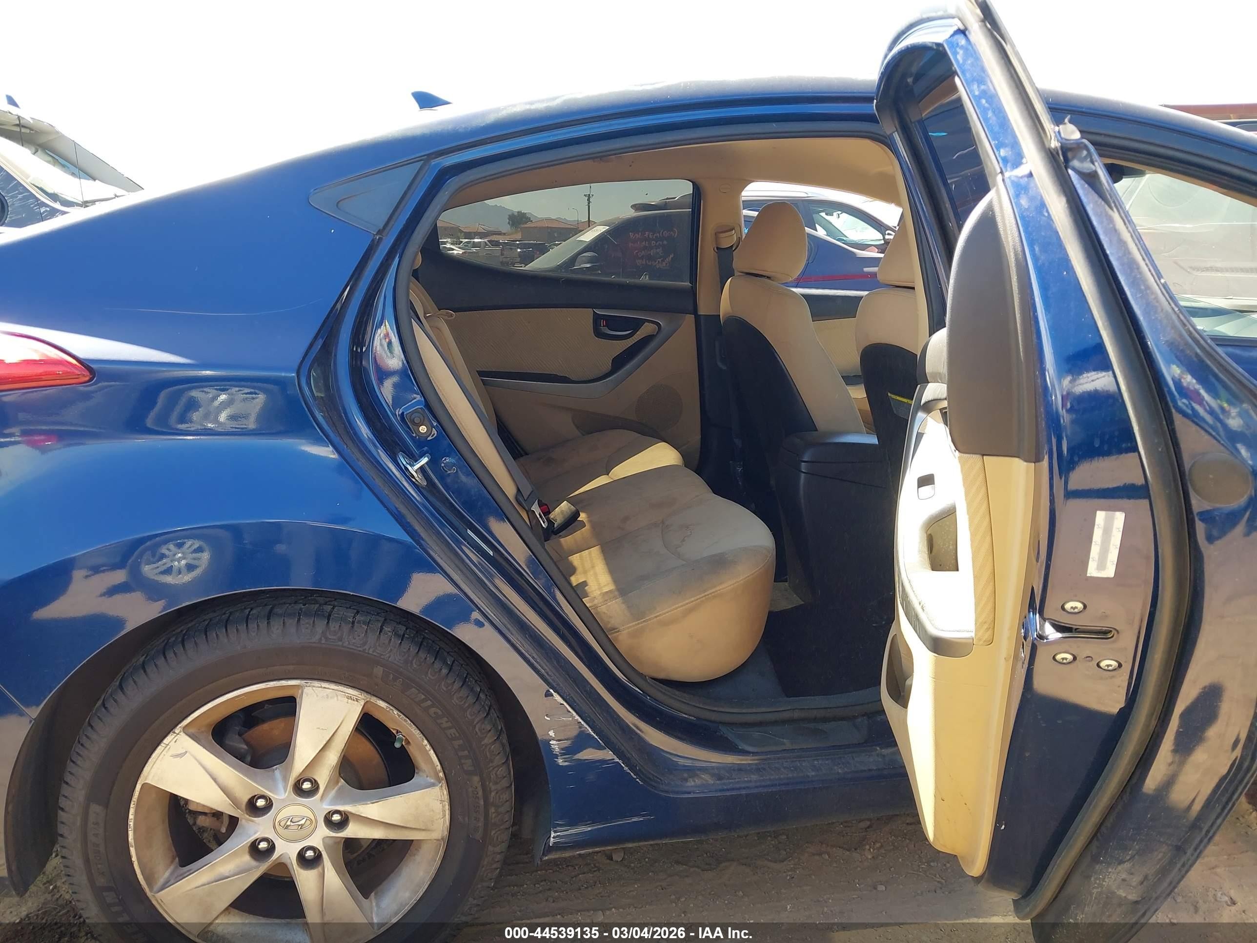 2013 Hyundai Elantra Gls Blue vin: KMHDH4AE3DU809515