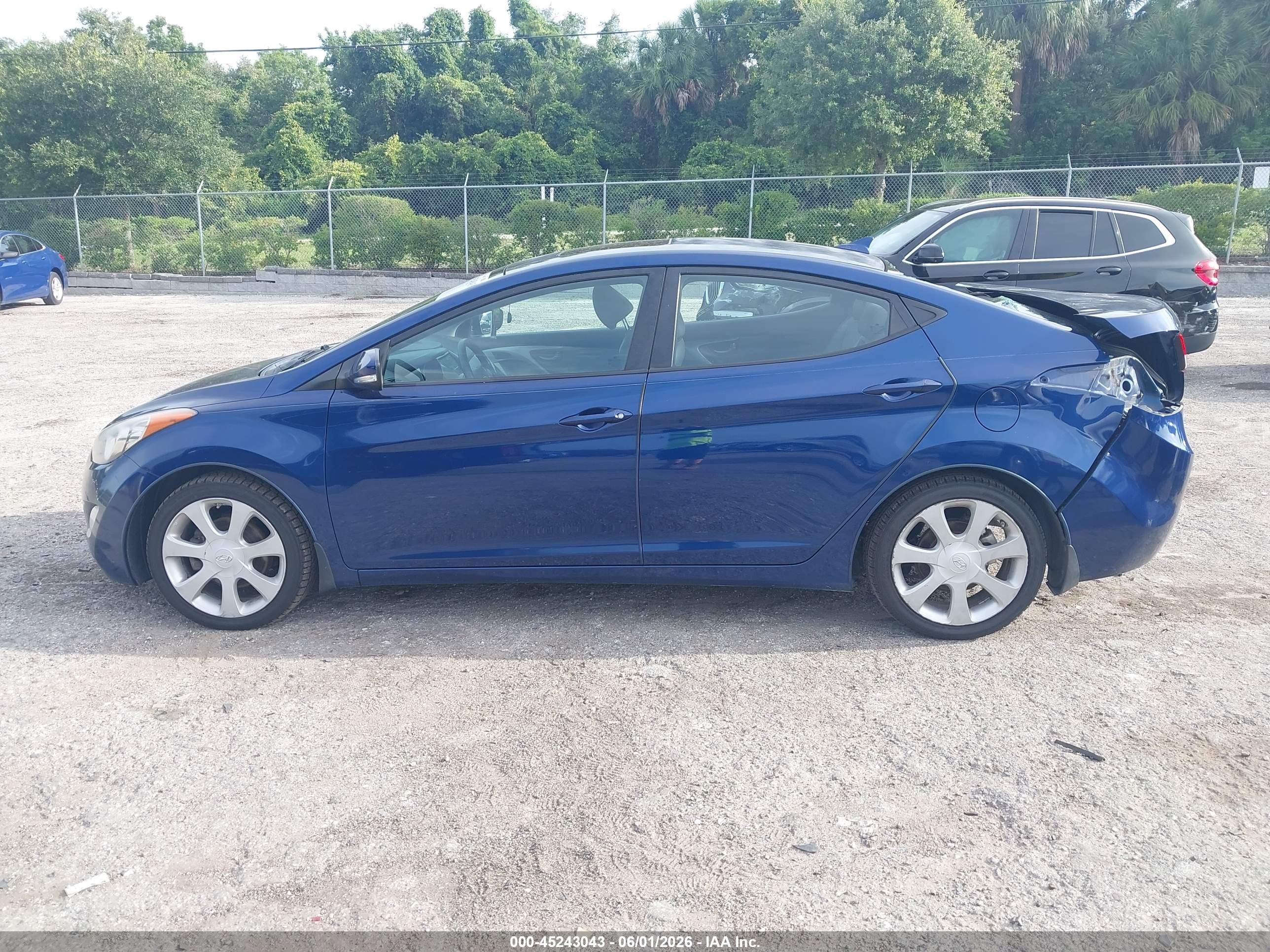 2013 Hyundai Elantra Limited Dark Blue vin: KMHDH4AE3DU839999