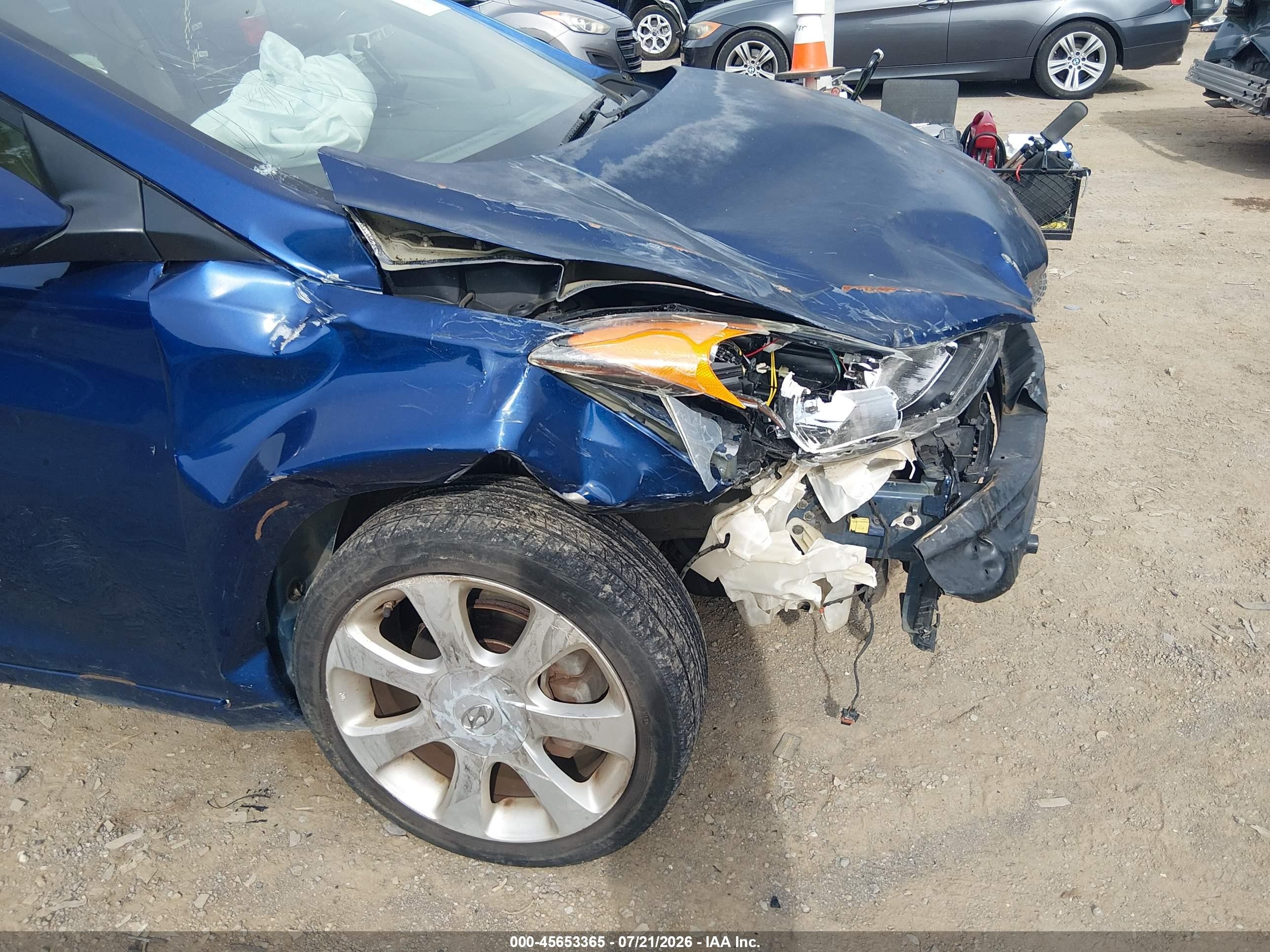 2013 Hyundai Elantra Limited Blue vin: KMHDH4AE3DU867074