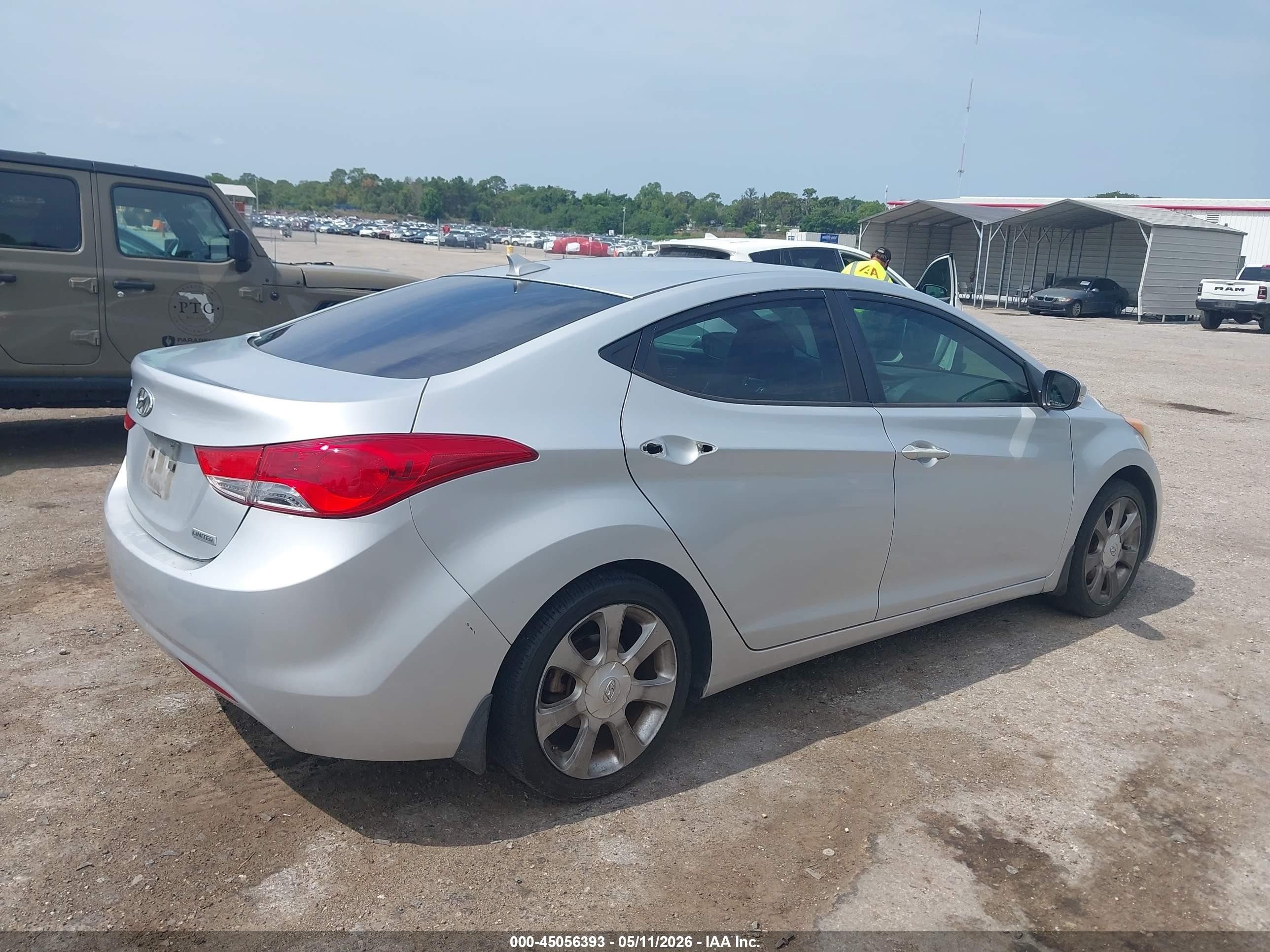 2013 Hyundai Elantra Limited Silver vin: KMHDH4AE3DU919643