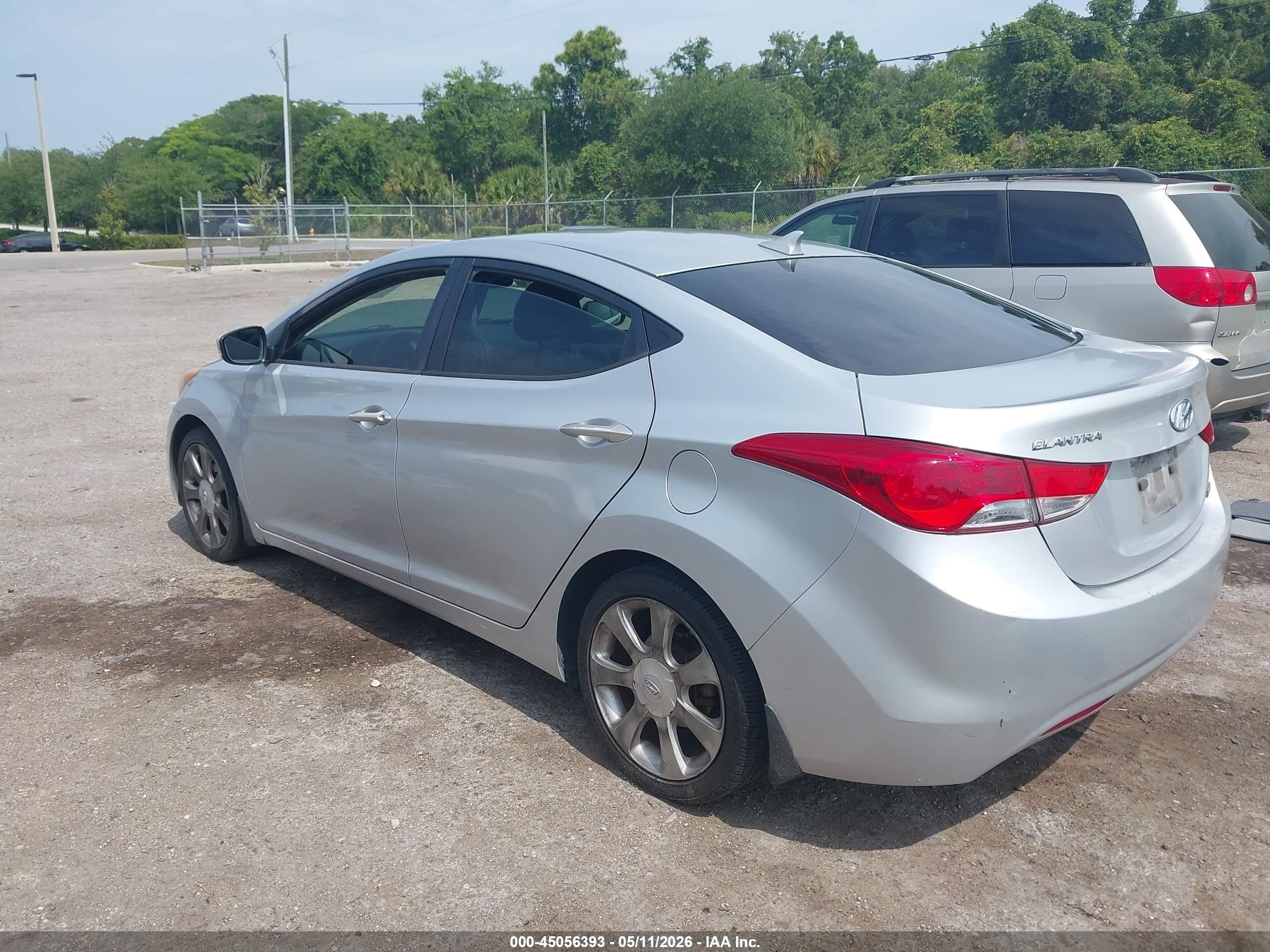 2013 Hyundai Elantra Limited Silver vin: KMHDH4AE3DU919643