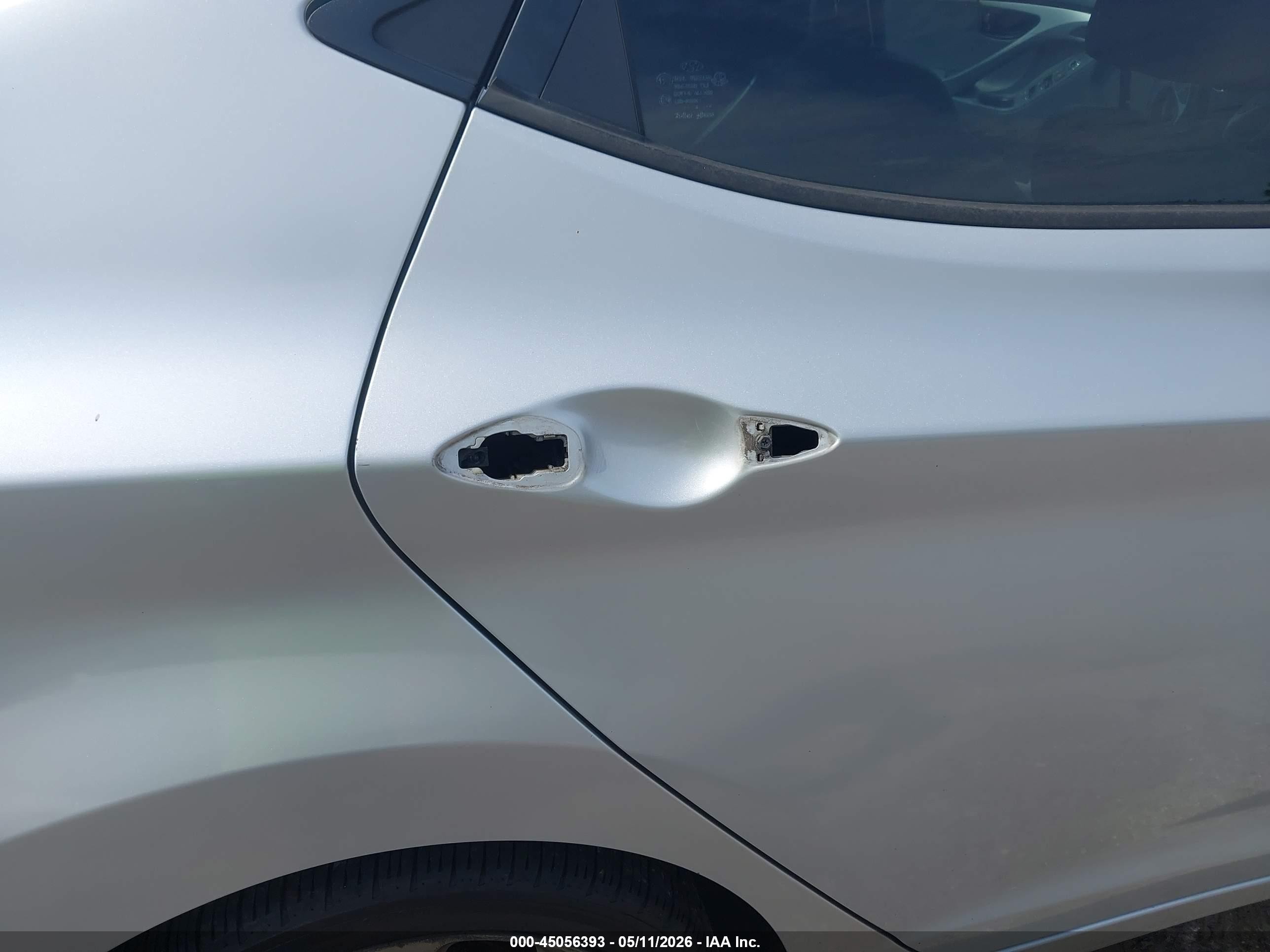 2013 Hyundai Elantra Limited Silver vin: KMHDH4AE3DU919643