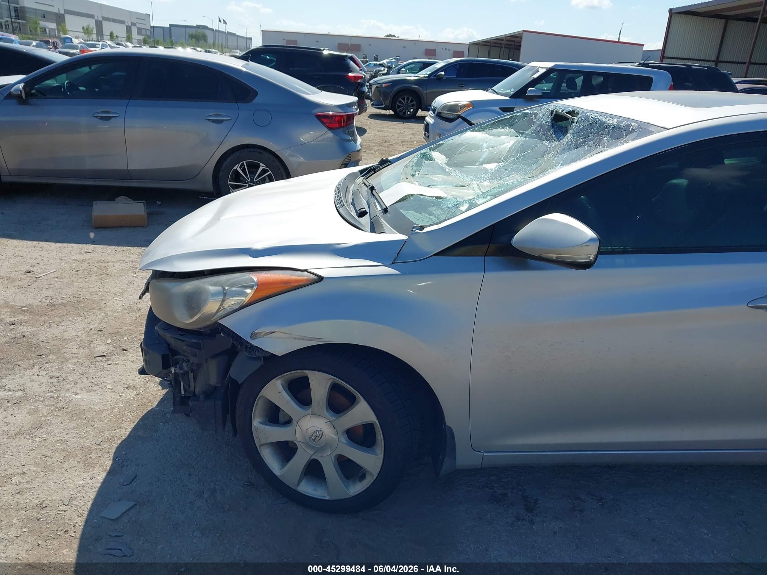 2013 Hyundai Elantra Limited Silver vin: KMHDH4AE3DU934689
