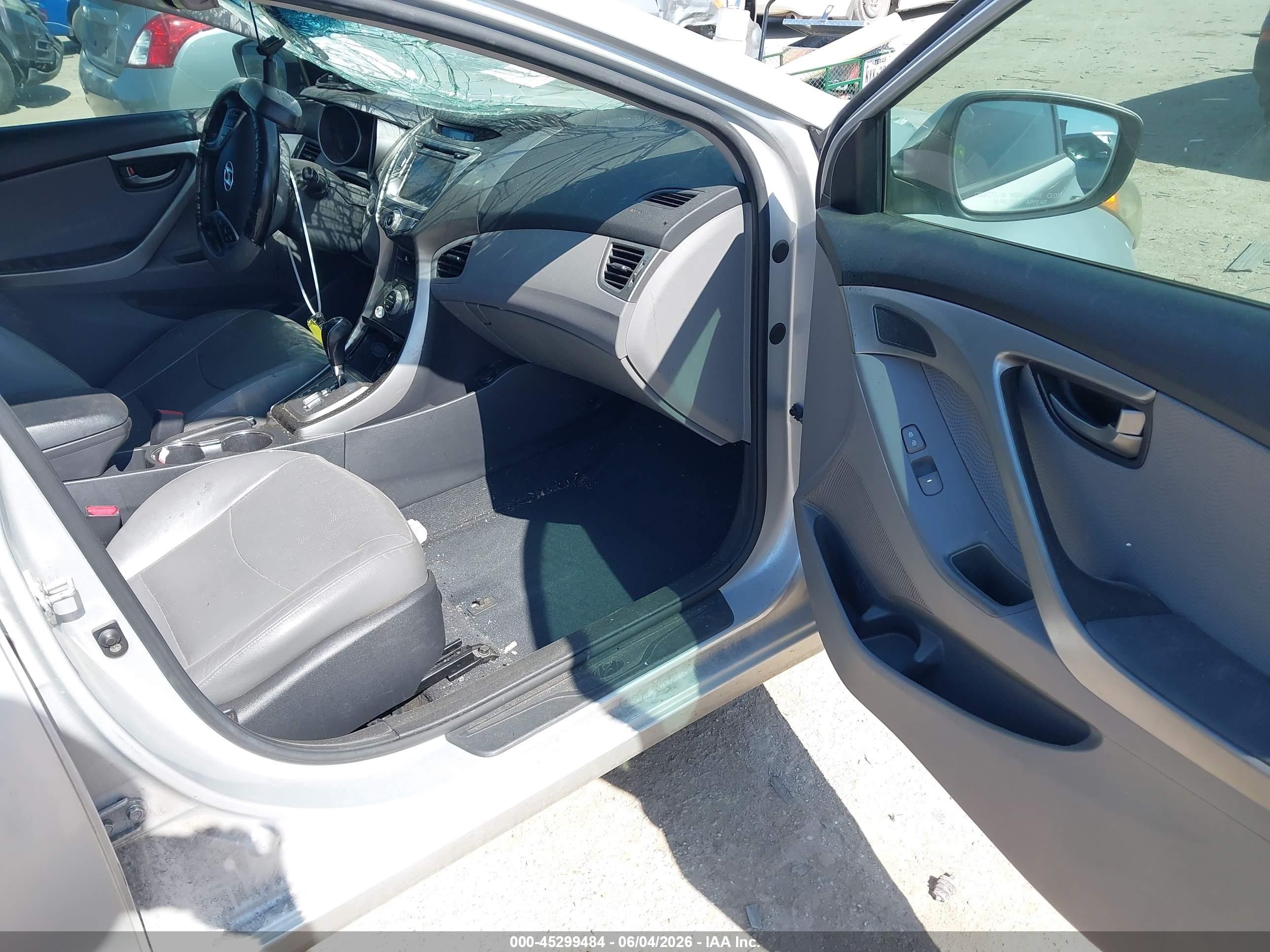 2013 Hyundai Elantra Limited Silver vin: KMHDH4AE3DU934689