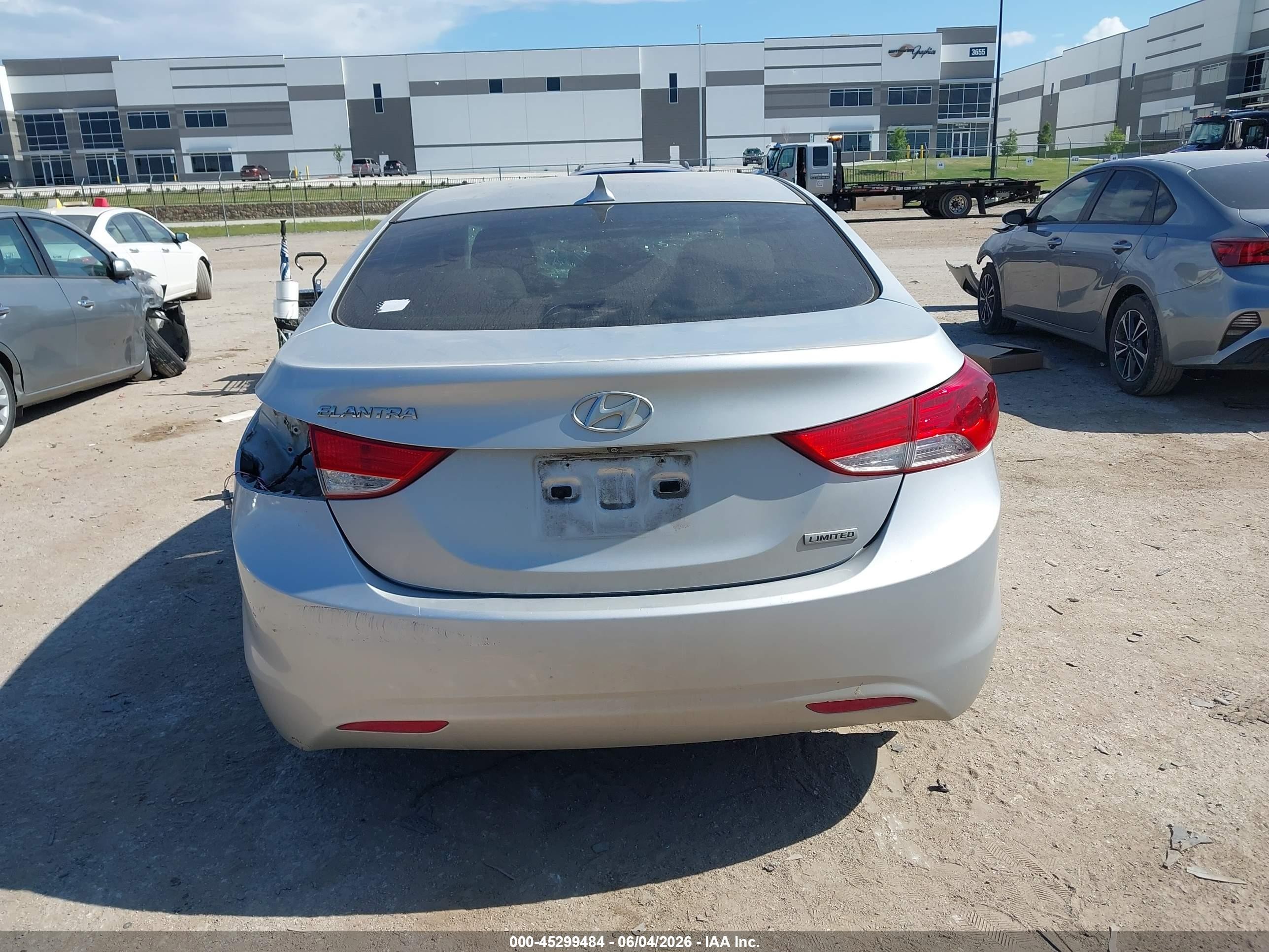 2013 Hyundai Elantra Limited Silver vin: KMHDH4AE3DU934689