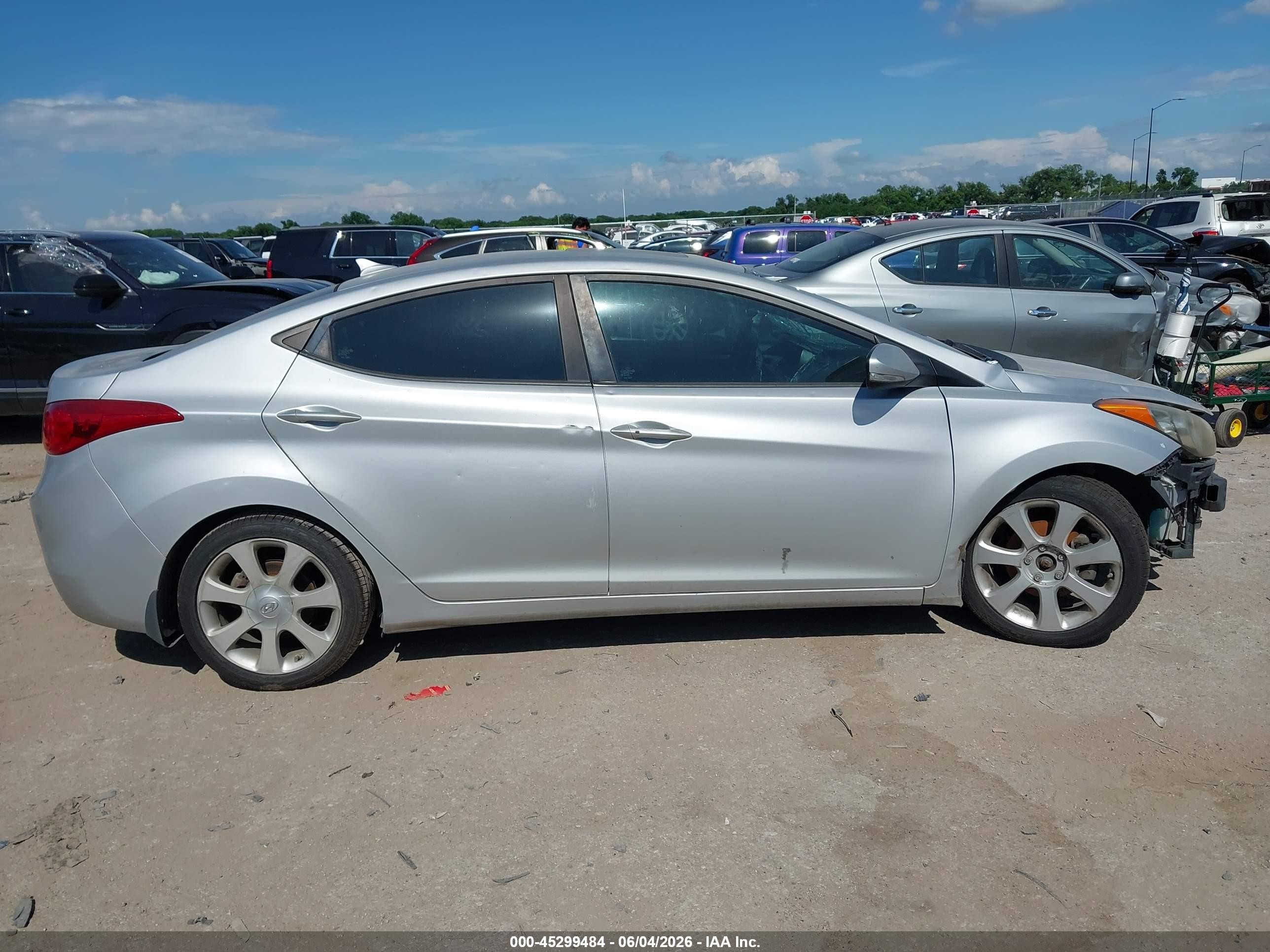 2013 Hyundai Elantra Limited Silver vin: KMHDH4AE3DU934689