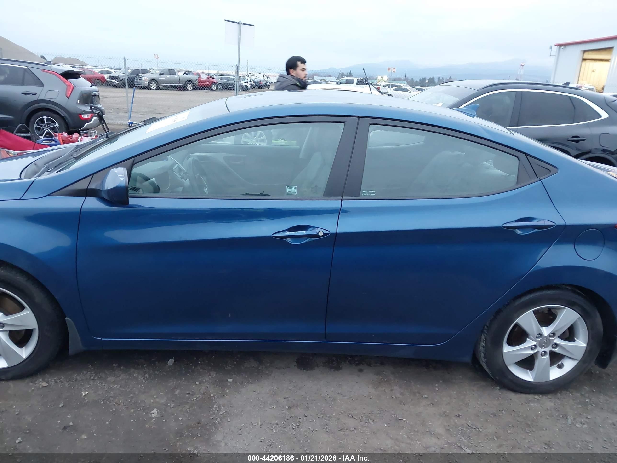 2013 Hyundai Elantra Gls Blue vin: KMHDH4AE3DU976652