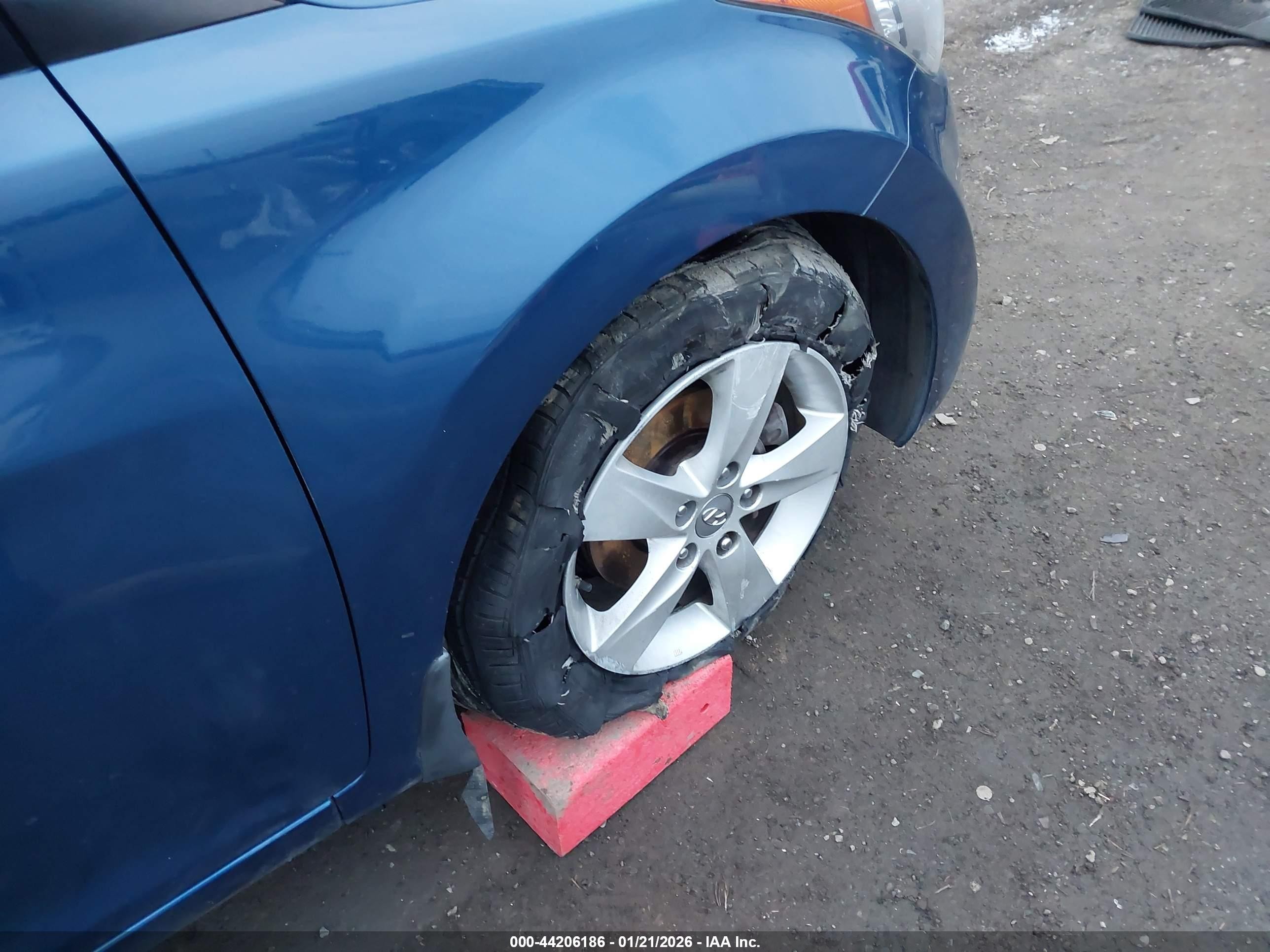 2013 Hyundai Elantra Gls Blue vin: KMHDH4AE3DU976652