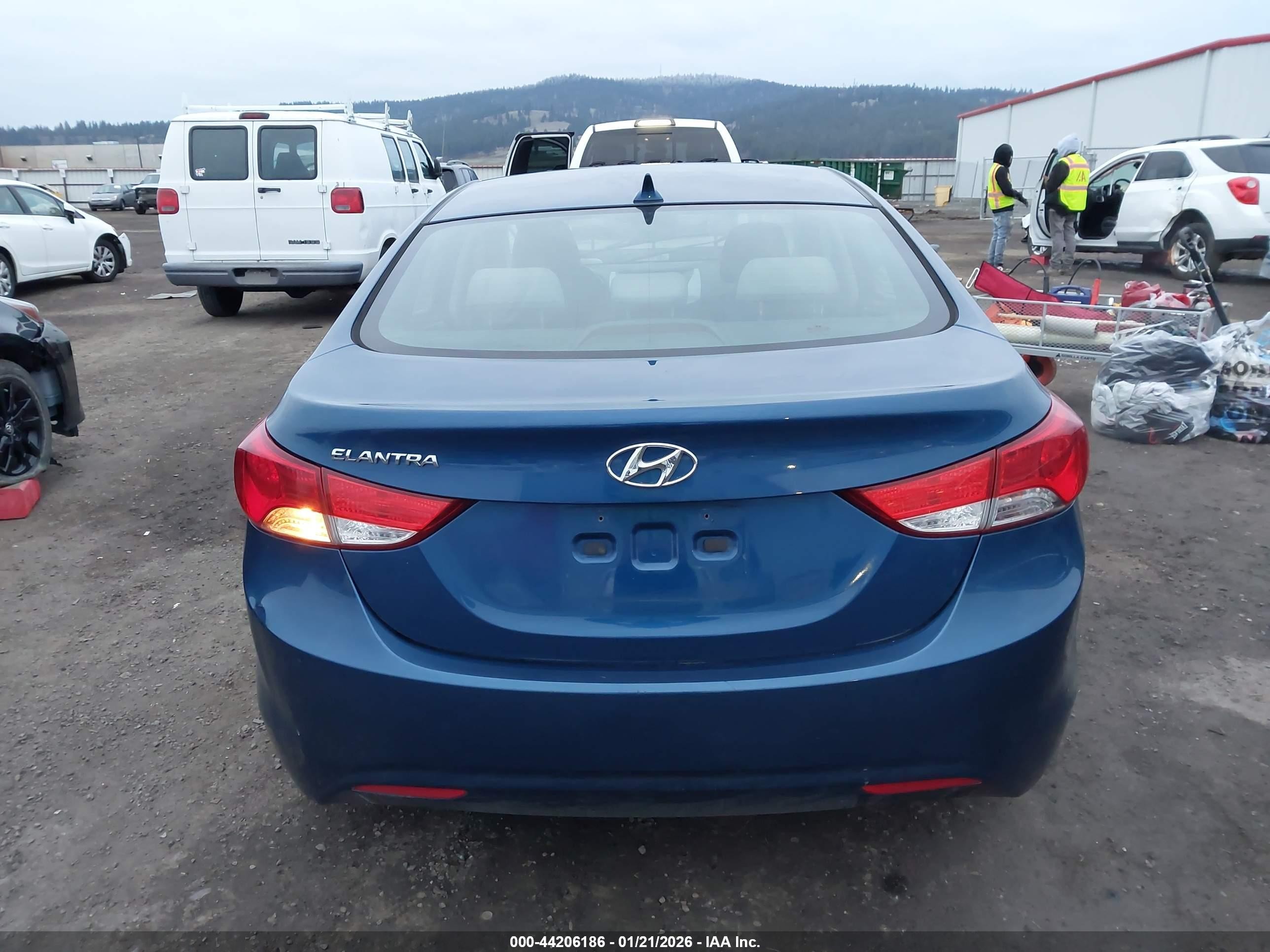 2013 Hyundai Elantra Gls Blue vin: KMHDH4AE3DU976652