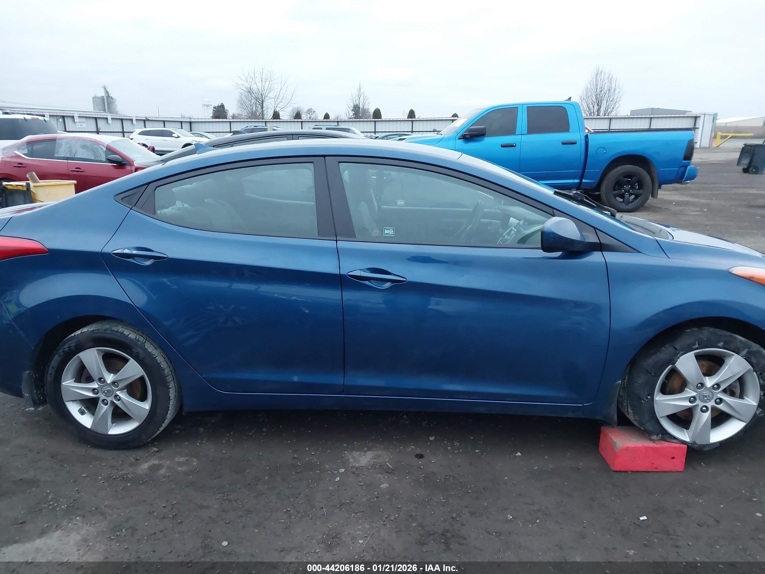 2013 Hyundai Elantra Gls Blue vin: KMHDH4AE3DU976652