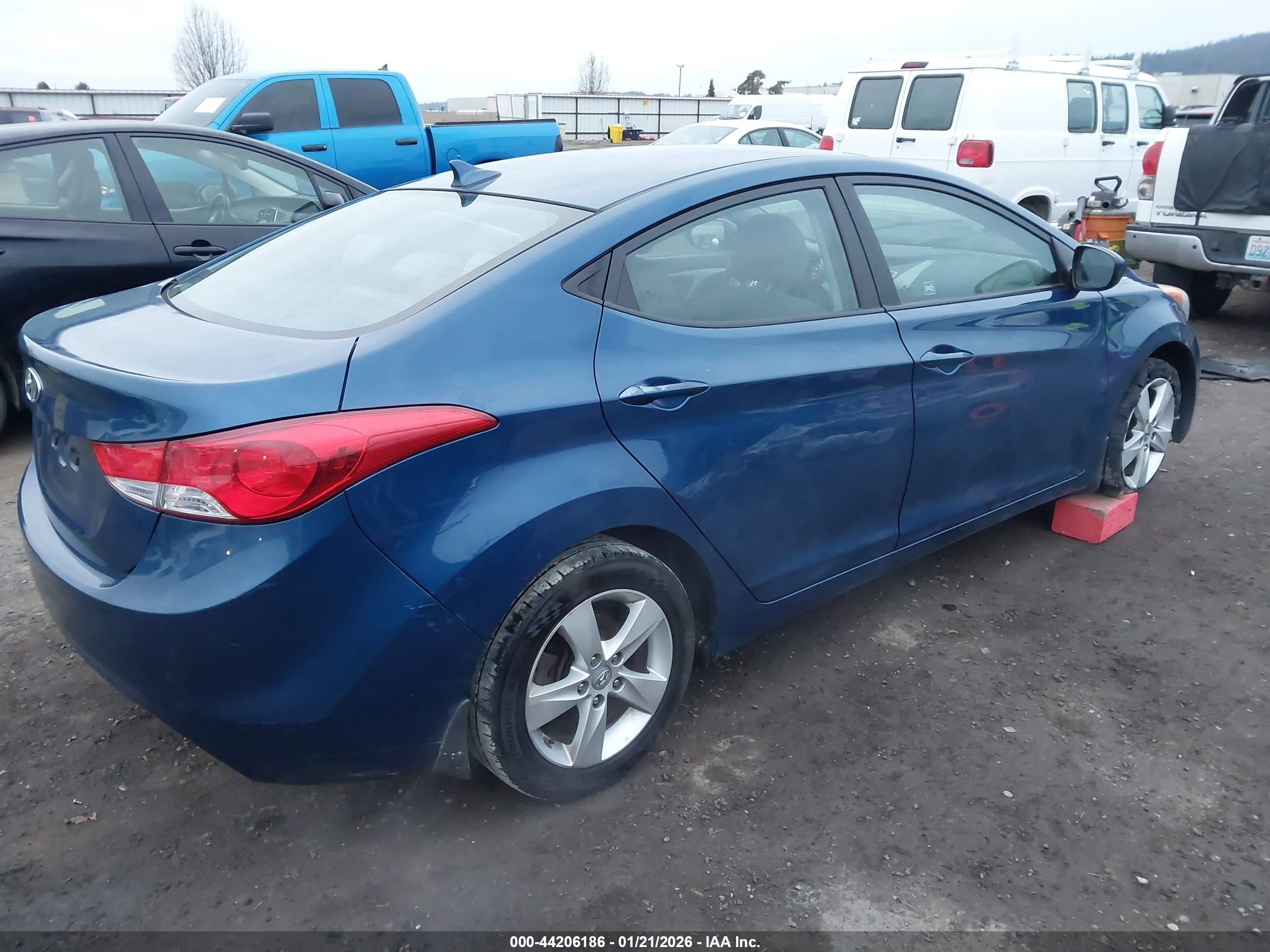 2013 Hyundai Elantra Gls Blue vin: KMHDH4AE3DU976652