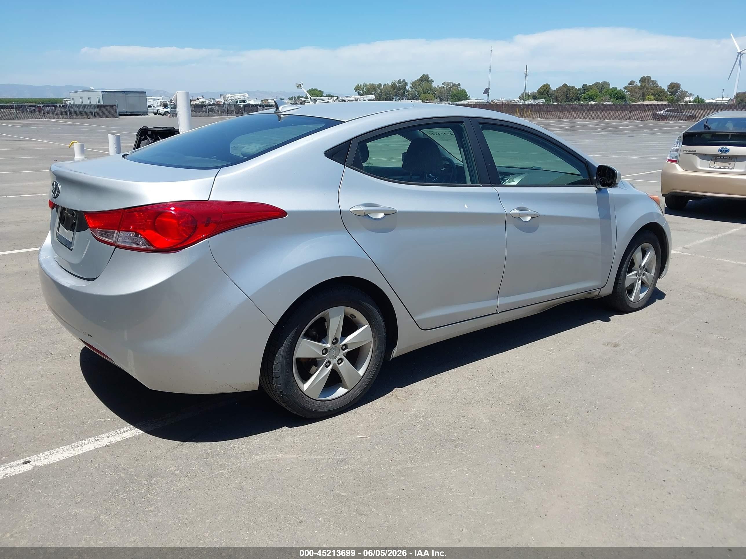 2013 Hyundai Elantra Gls Silver vin: KMHDH4AE3DU997226