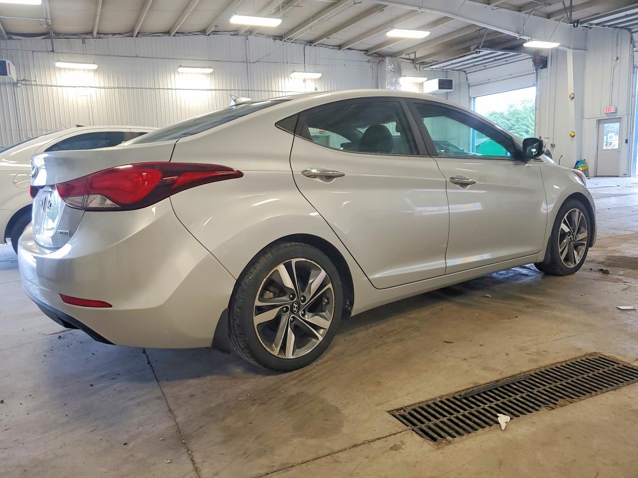 2015 Hyundai Elantra Limited Silver vin: KMHDH4AE3FU381285
