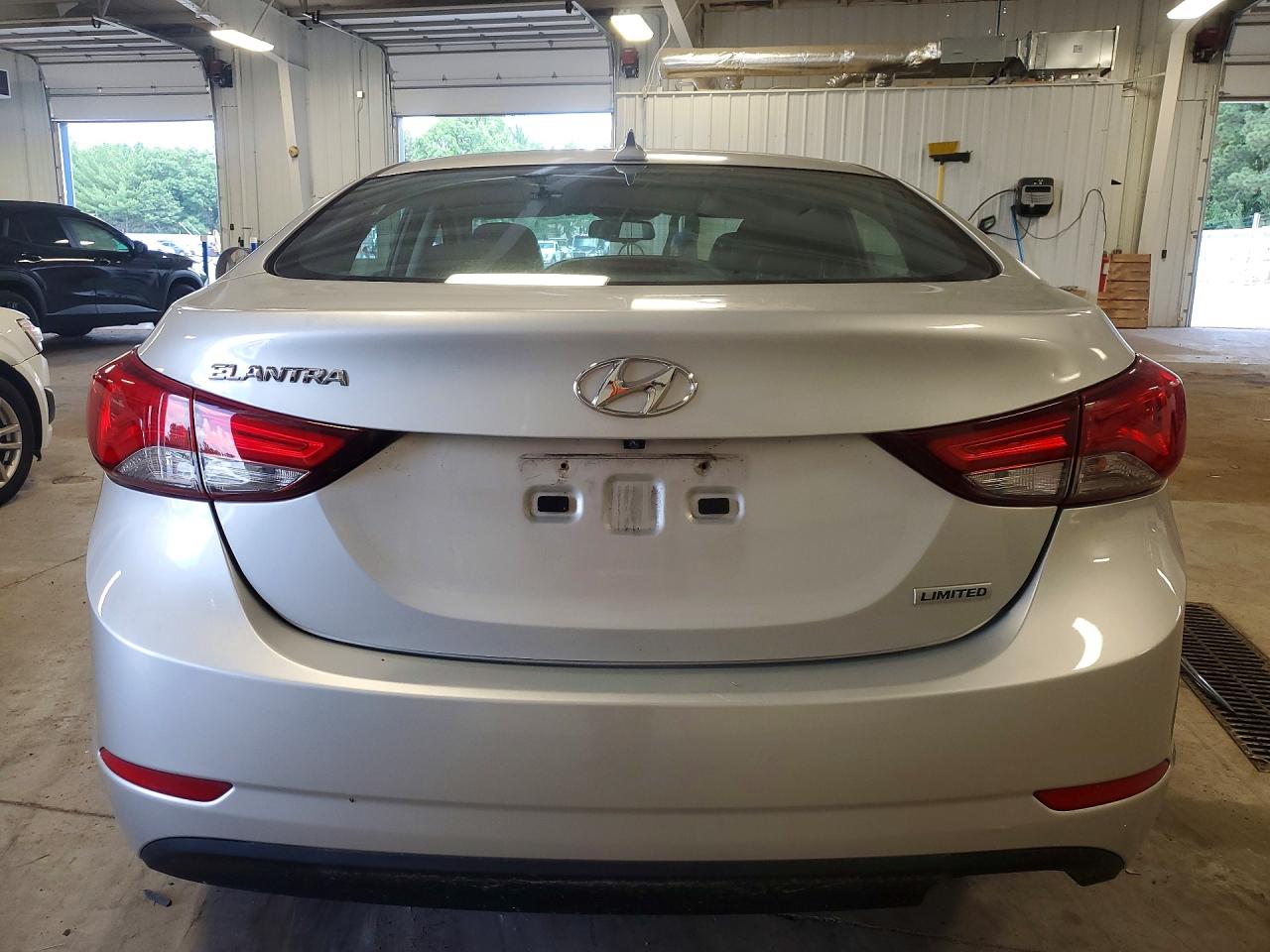 2015 Hyundai Elantra Limited Silver vin: KMHDH4AE3FU381285