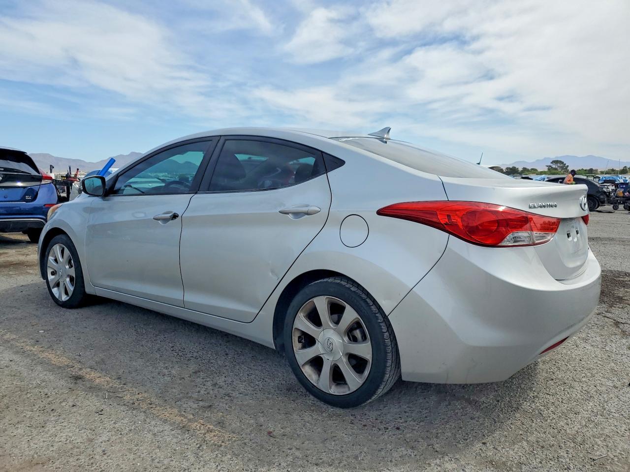 2011 Hyundai Elantra Limited Silver vin: KMHDH4AE4BU152351