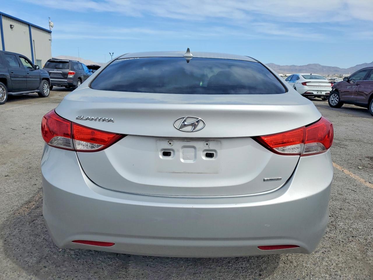 2011 Hyundai Elantra Limited Silver vin: KMHDH4AE4BU152351