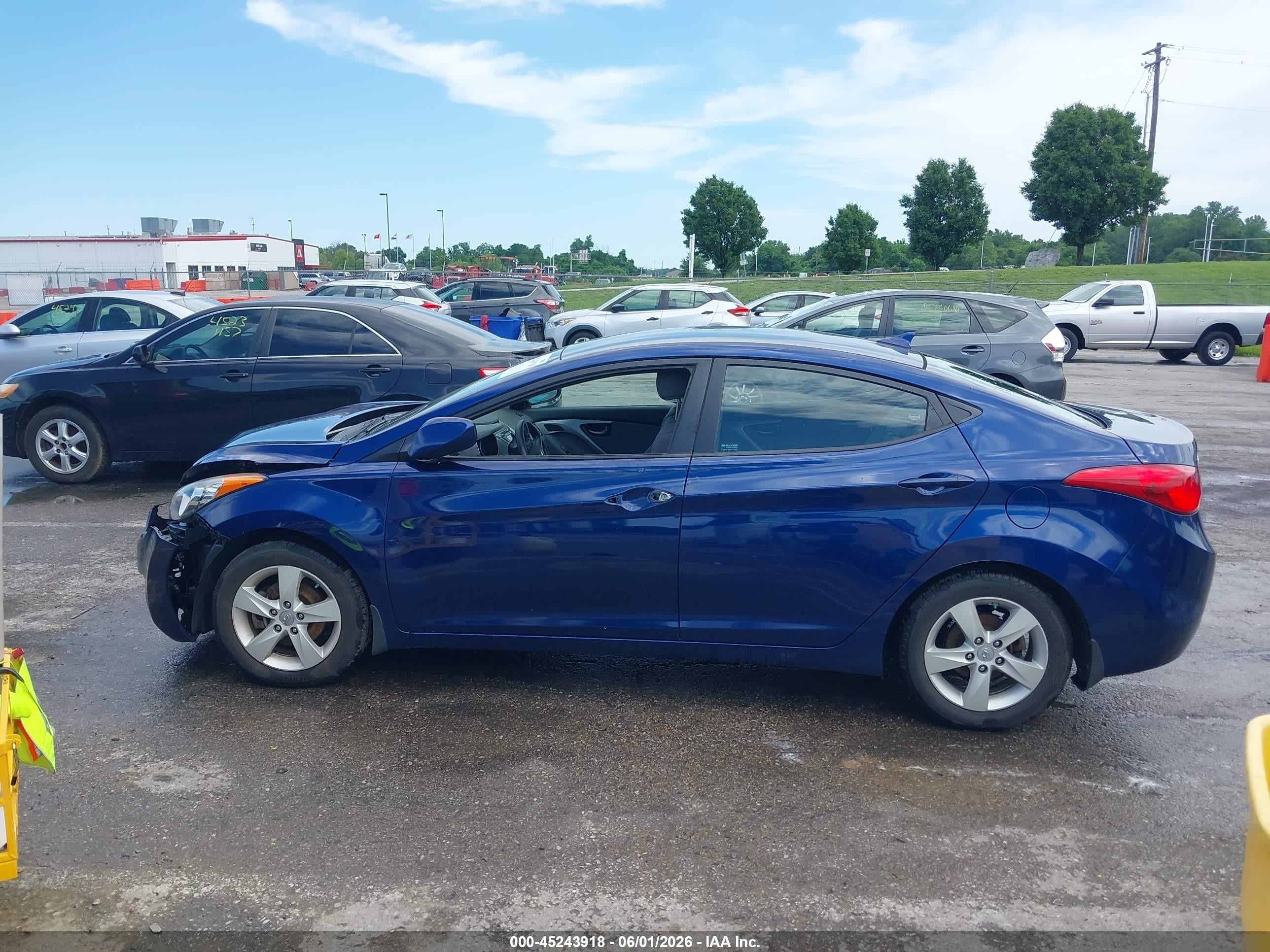 2013 Hyundai Elantra Gls Blue vin: KMHDH4AE4DU557452