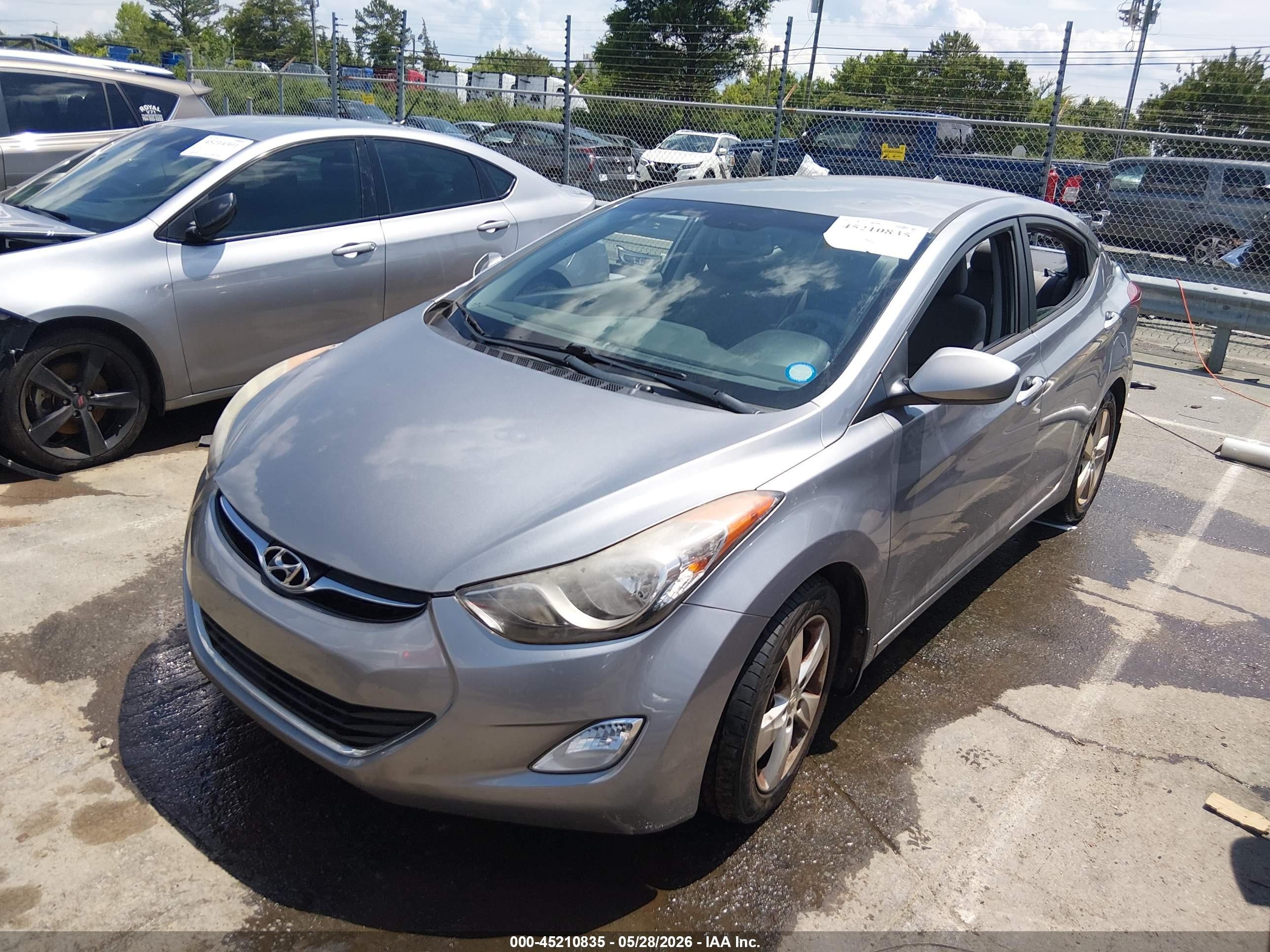 2013 Hyundai Elantra Gls Серебряный vin: KMHDH4AE4DU584361