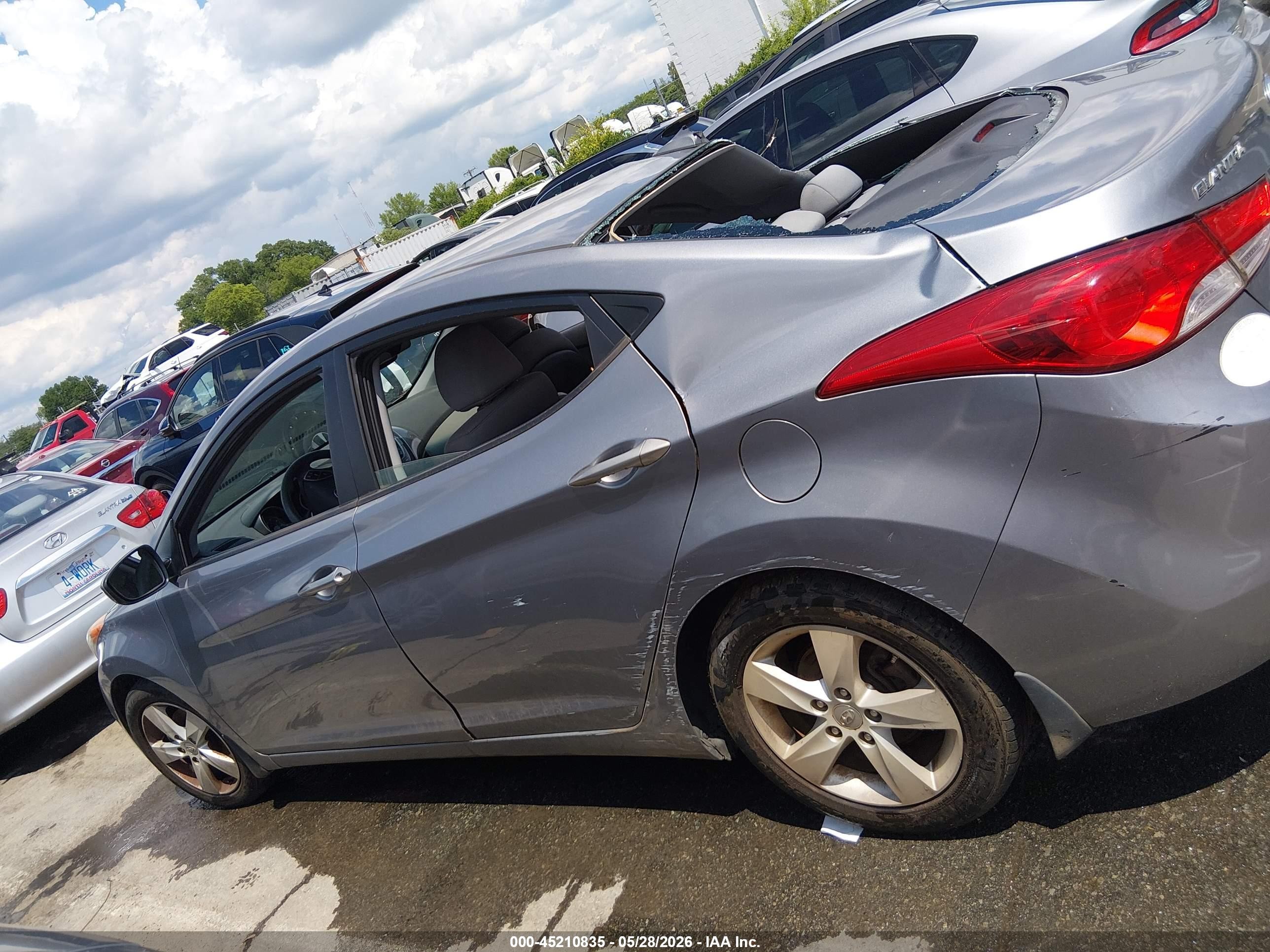 2013 Hyundai Elantra Gls Серебряный vin: KMHDH4AE4DU584361