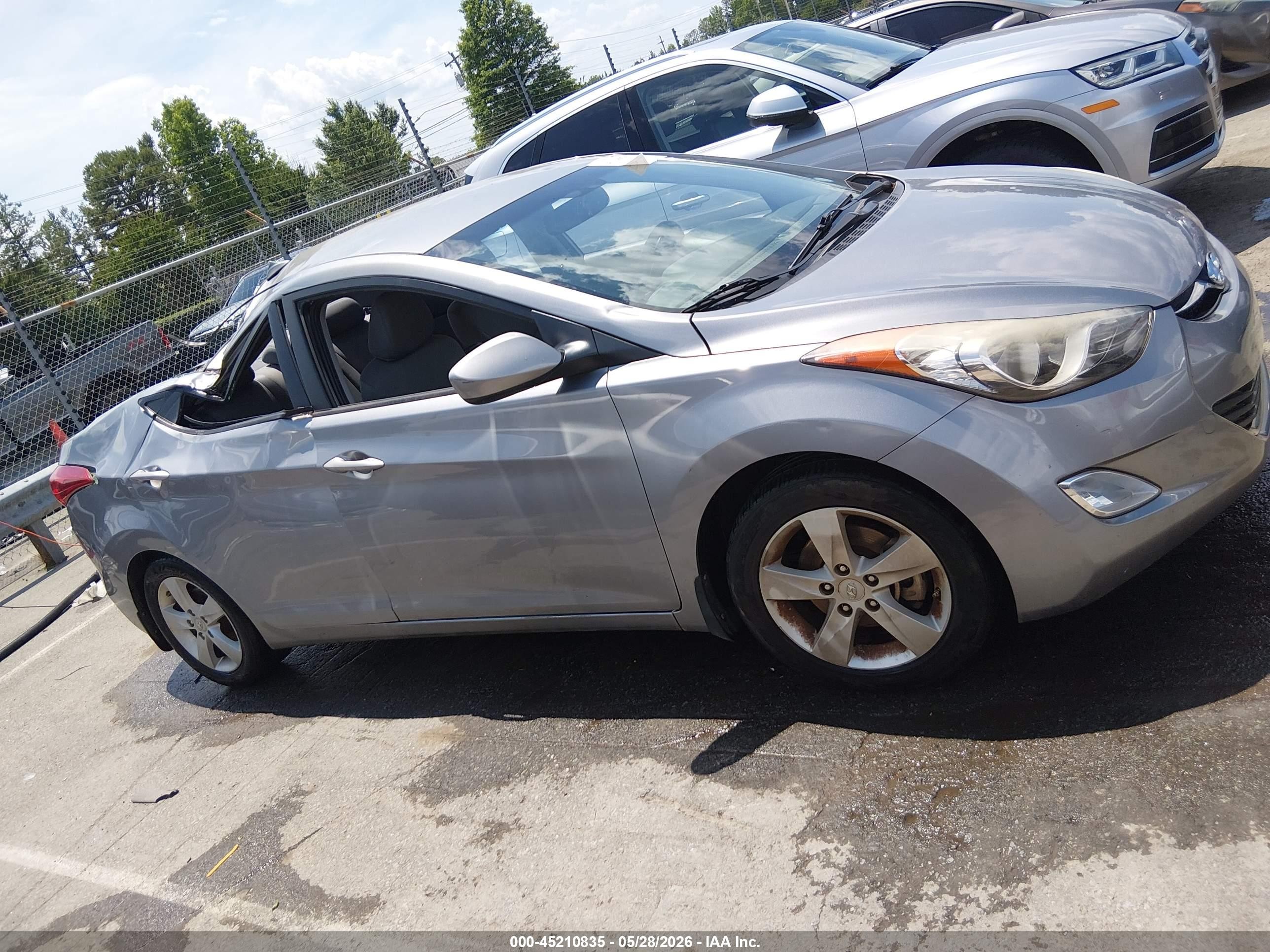 2013 Hyundai Elantra Gls Серебряный vin: KMHDH4AE4DU584361