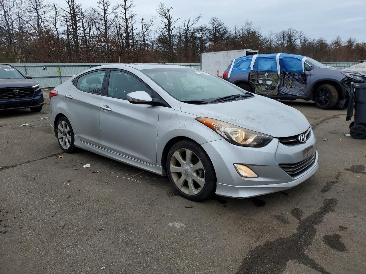 2013 Hyundai Elantra Silver vin: KMHDH4AE4DU634952