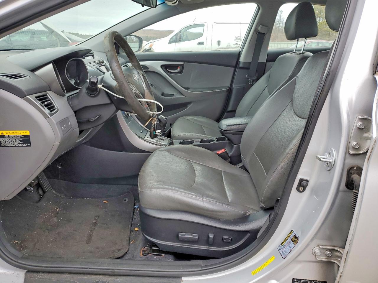 2013 Hyundai Elantra Silver vin: KMHDH4AE4DU634952