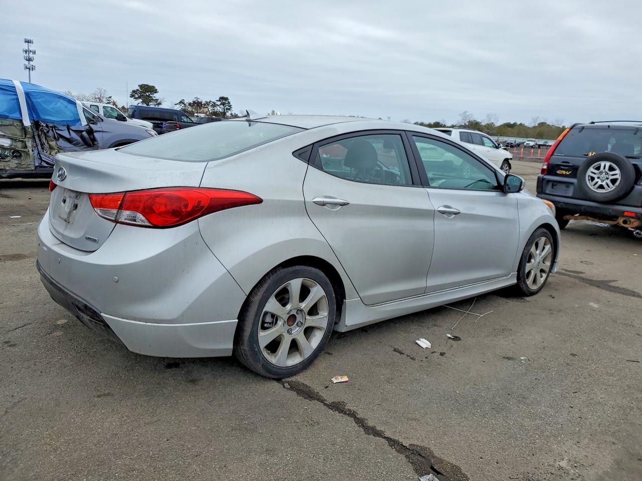 2013 Hyundai Elantra Silver vin: KMHDH4AE4DU634952