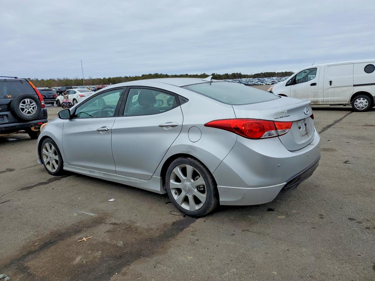 2013 Hyundai Elantra Silver vin: KMHDH4AE4DU634952