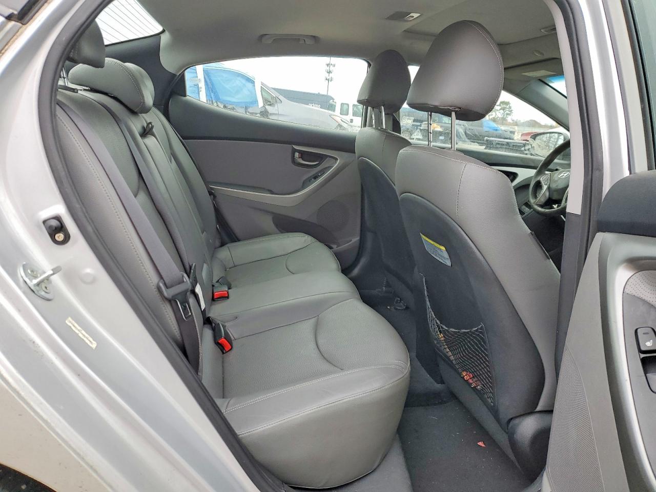 2013 Hyundai Elantra Silver vin: KMHDH4AE4DU634952