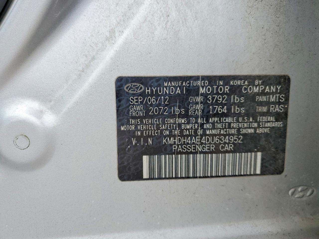 2013 Hyundai Elantra Silver vin: KMHDH4AE4DU634952