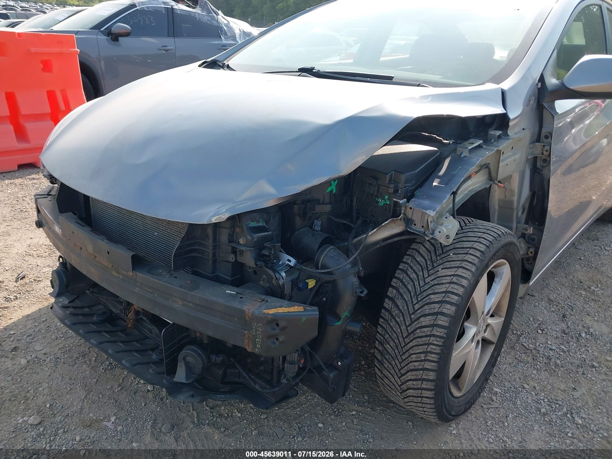 2013 Hyundai Elantra Gls Silver vin: KMHDH4AE4DU715448