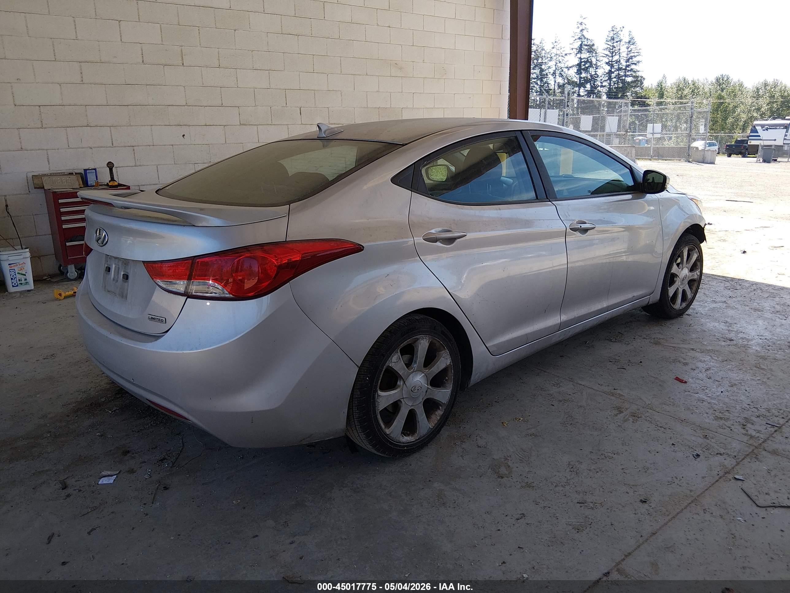 2013 Hyundai Elantra Limited Silver vin: KMHDH4AE4DU864040